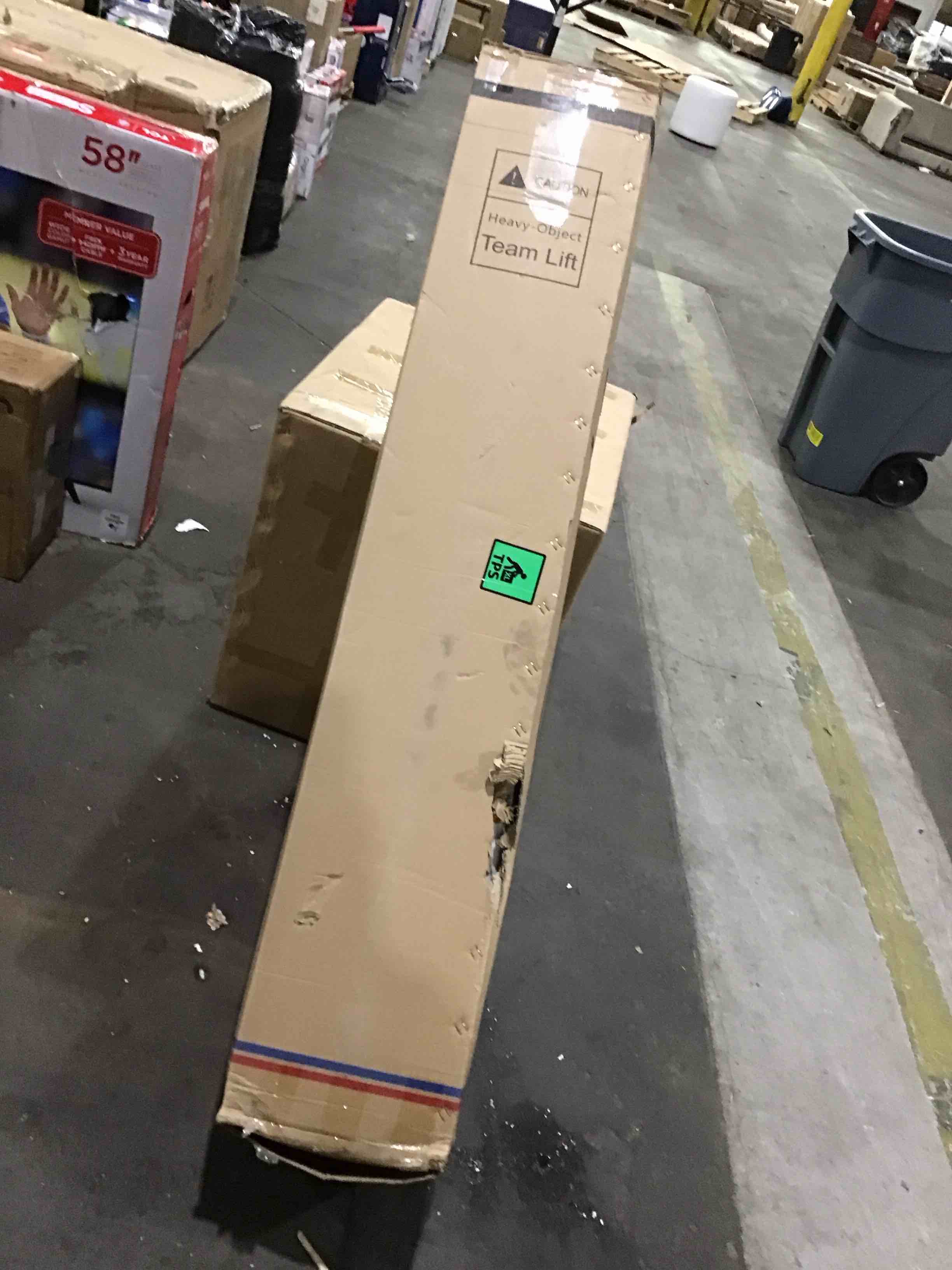 https://s3.amazonaws.com/lotting-images-prod/bidfta/RED4932933_1714682906321.jpeg