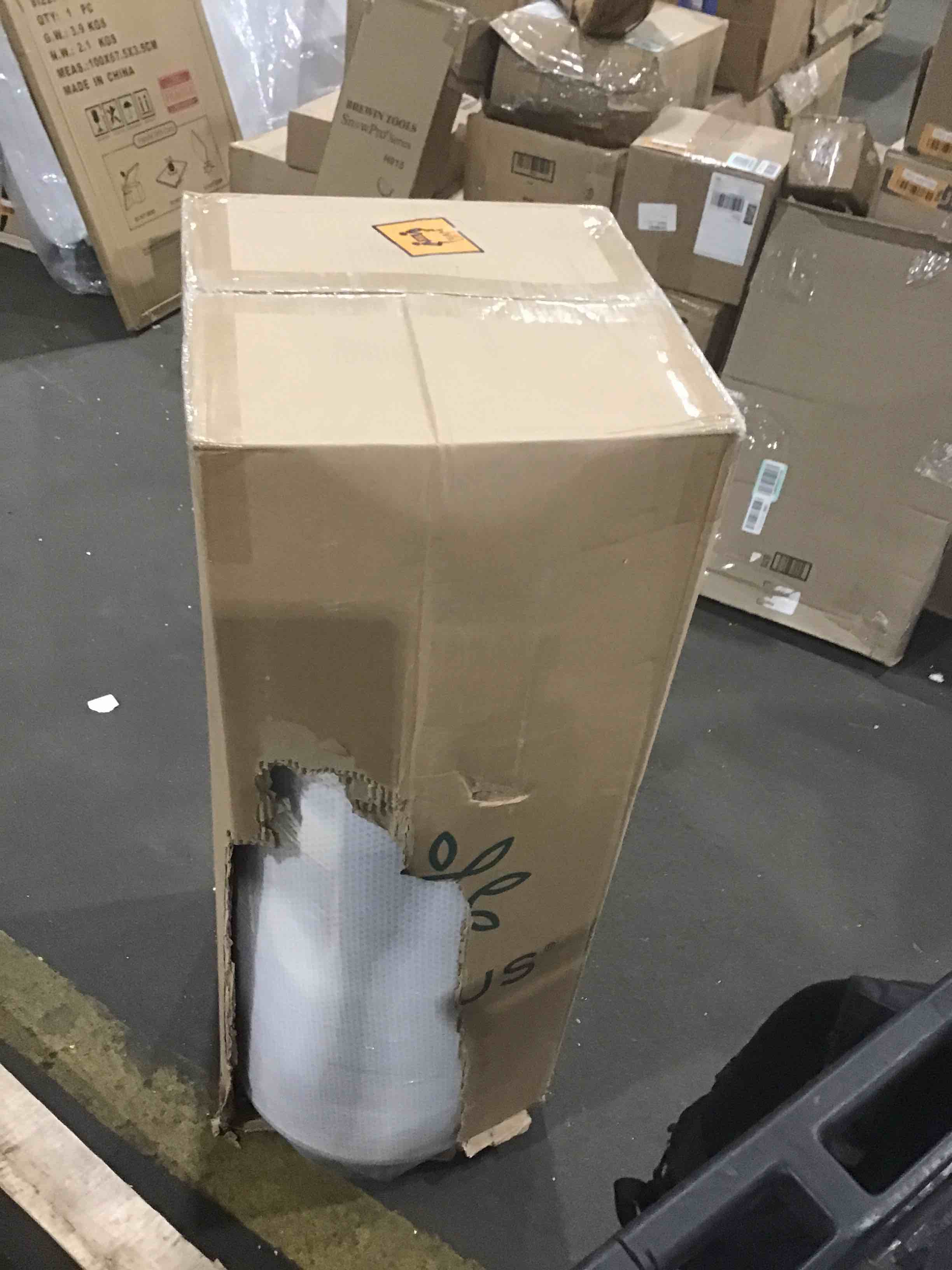 https://s3.amazonaws.com/lotting-images-prod/bidfta/RED4933465_1715866301322.jpeg