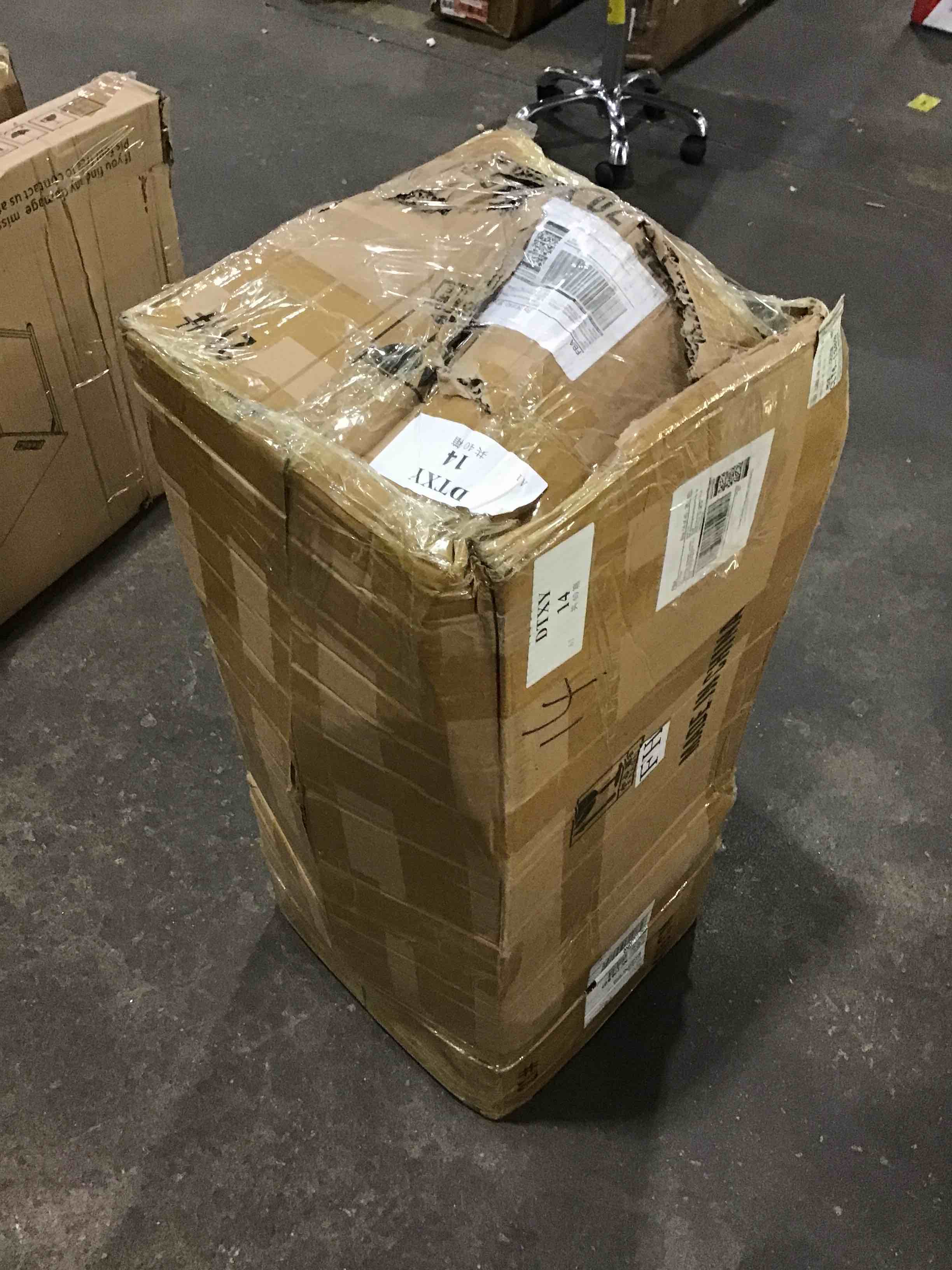 https://s3.amazonaws.com/lotting-images-prod/bidfta/RED4933916_1716492645315.jpeg