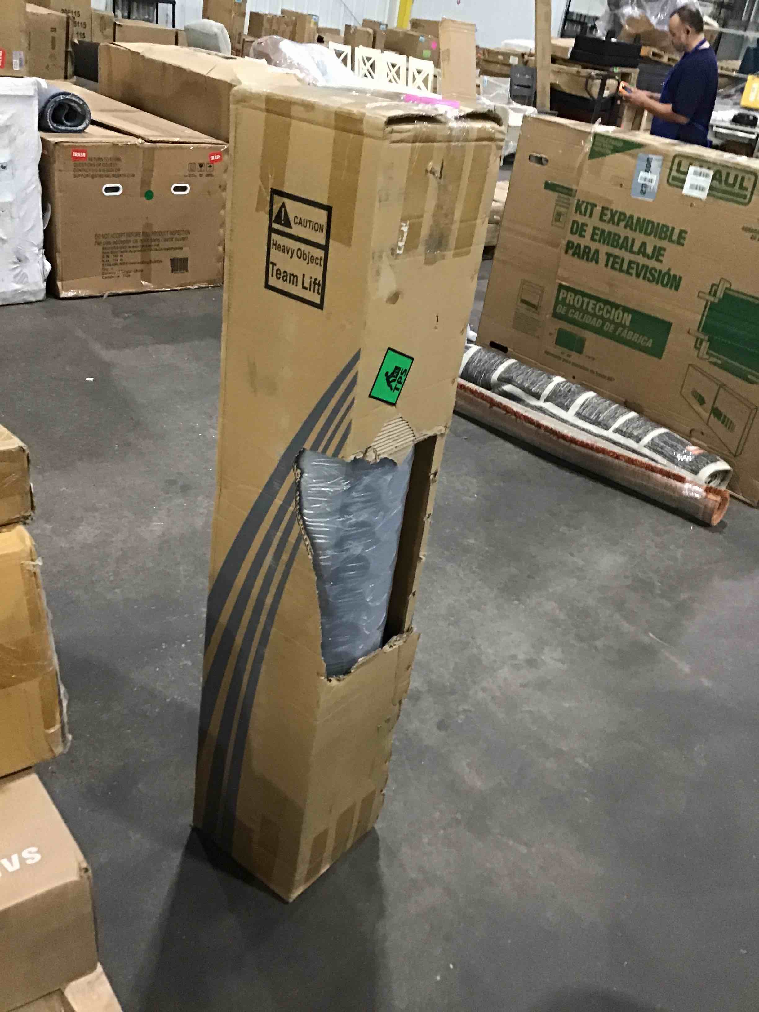 https://s3.amazonaws.com/lotting-images-prod/bidfta/RED4933923_1716489959987.jpeg