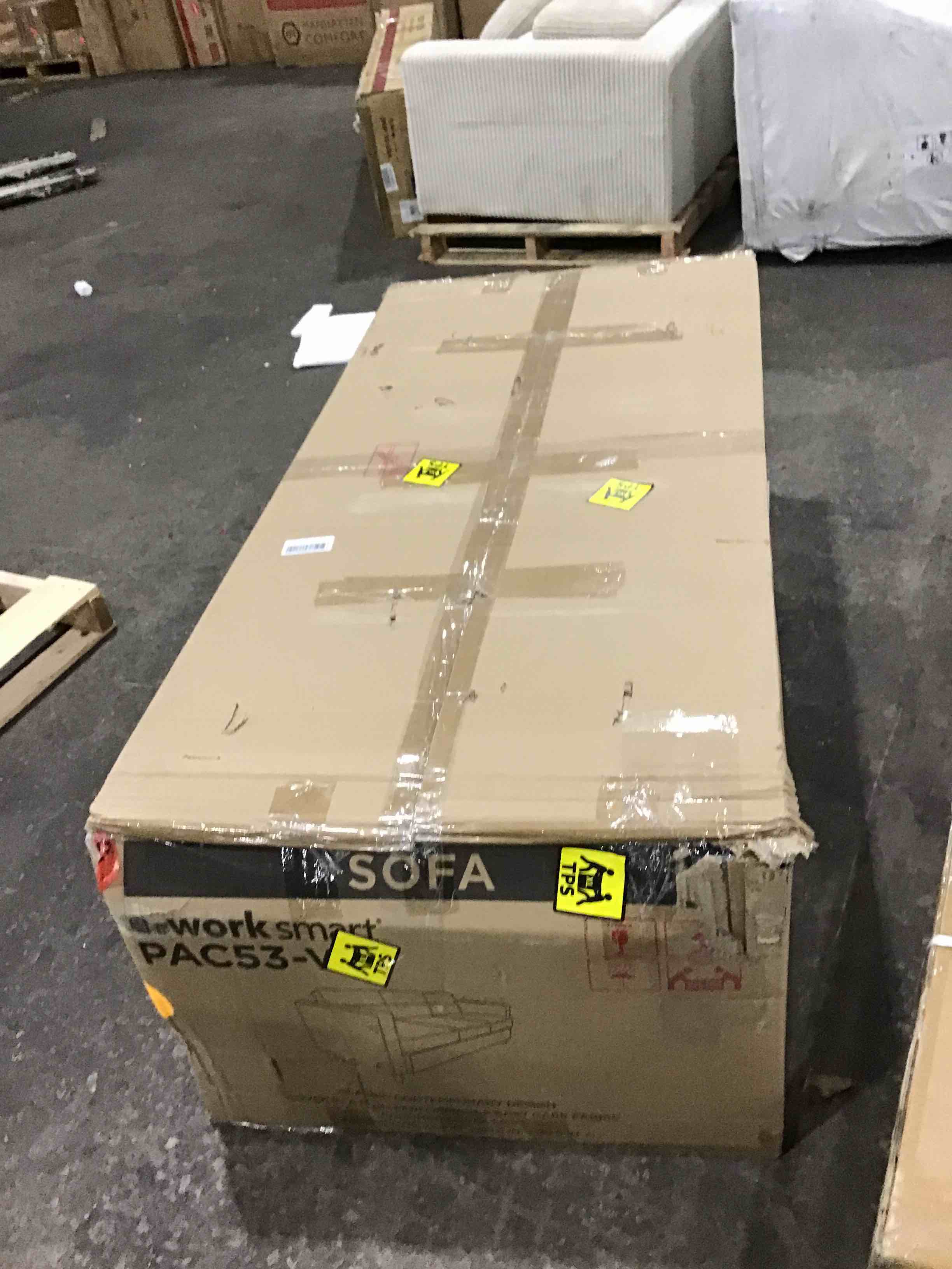 https://s3.amazonaws.com/lotting-images-prod/bidfta/RED4933940_1716480663841.jpeg