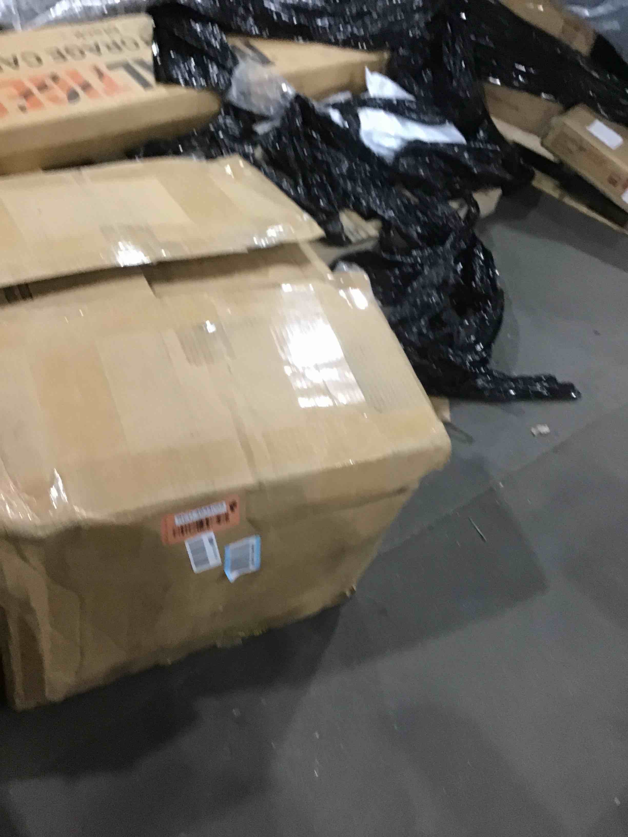 https://s3.amazonaws.com/lotting-images-prod/bidfta/RED4934068_1709140227202.jpeg