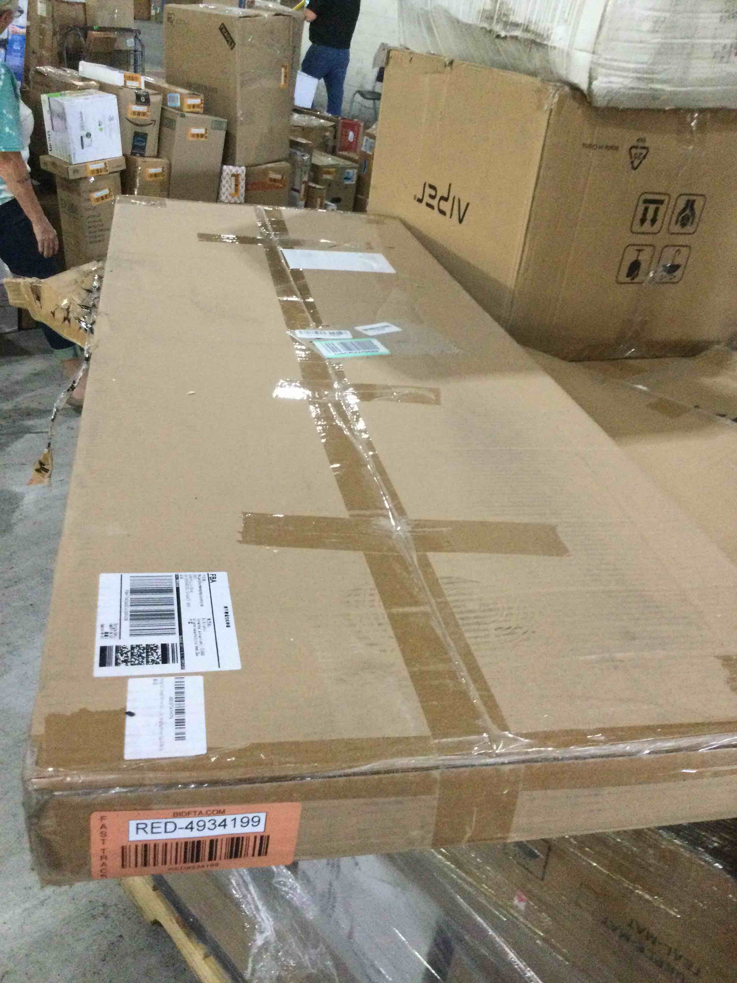 https://s3.amazonaws.com/lotting-images-prod/bidfta/RED4934199_1709667147601.jpeg