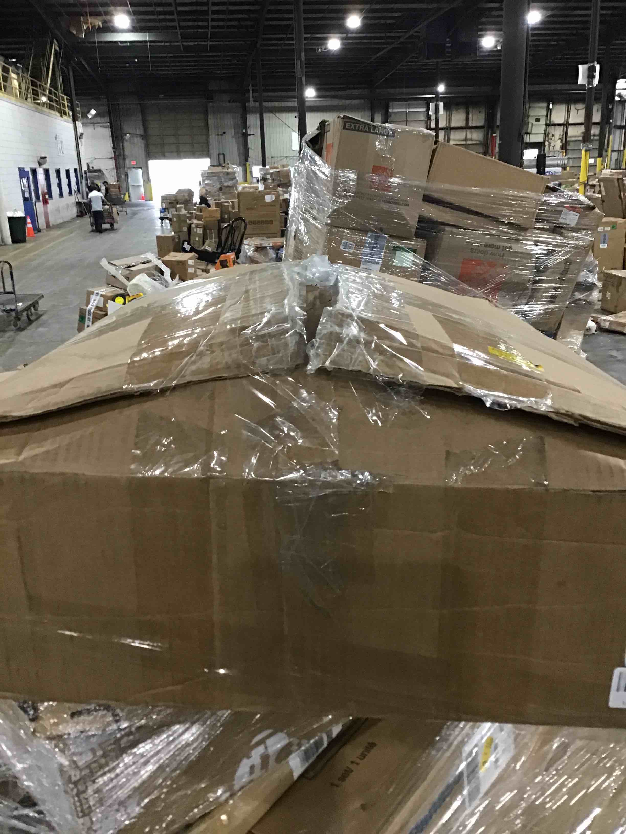 https://s3.amazonaws.com/lotting-images-prod/bidfta/RED4934481_1710442192958.jpeg