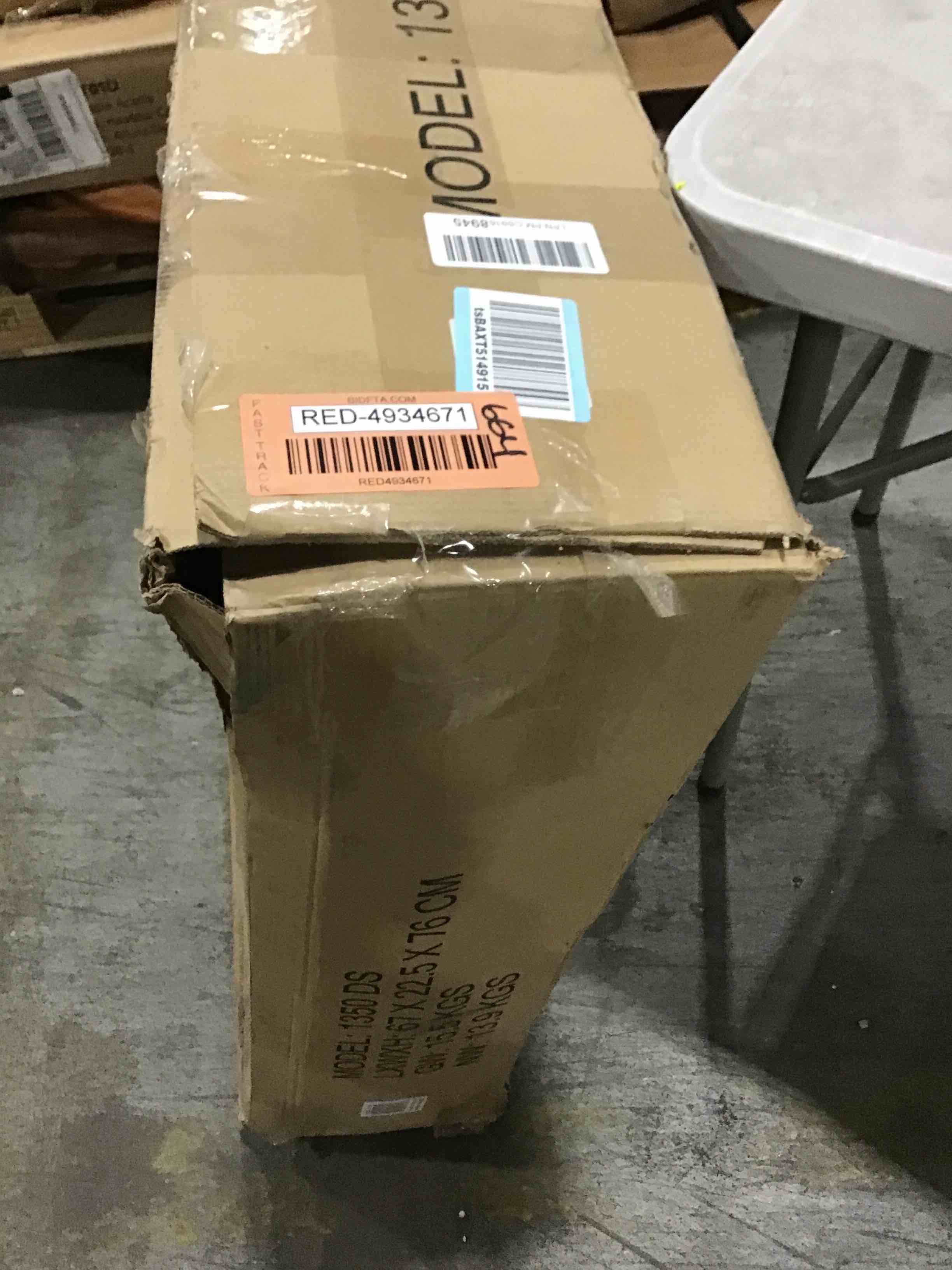 https://s3.amazonaws.com/lotting-images-prod/bidfta/RED4934671_1711117985418.jpeg