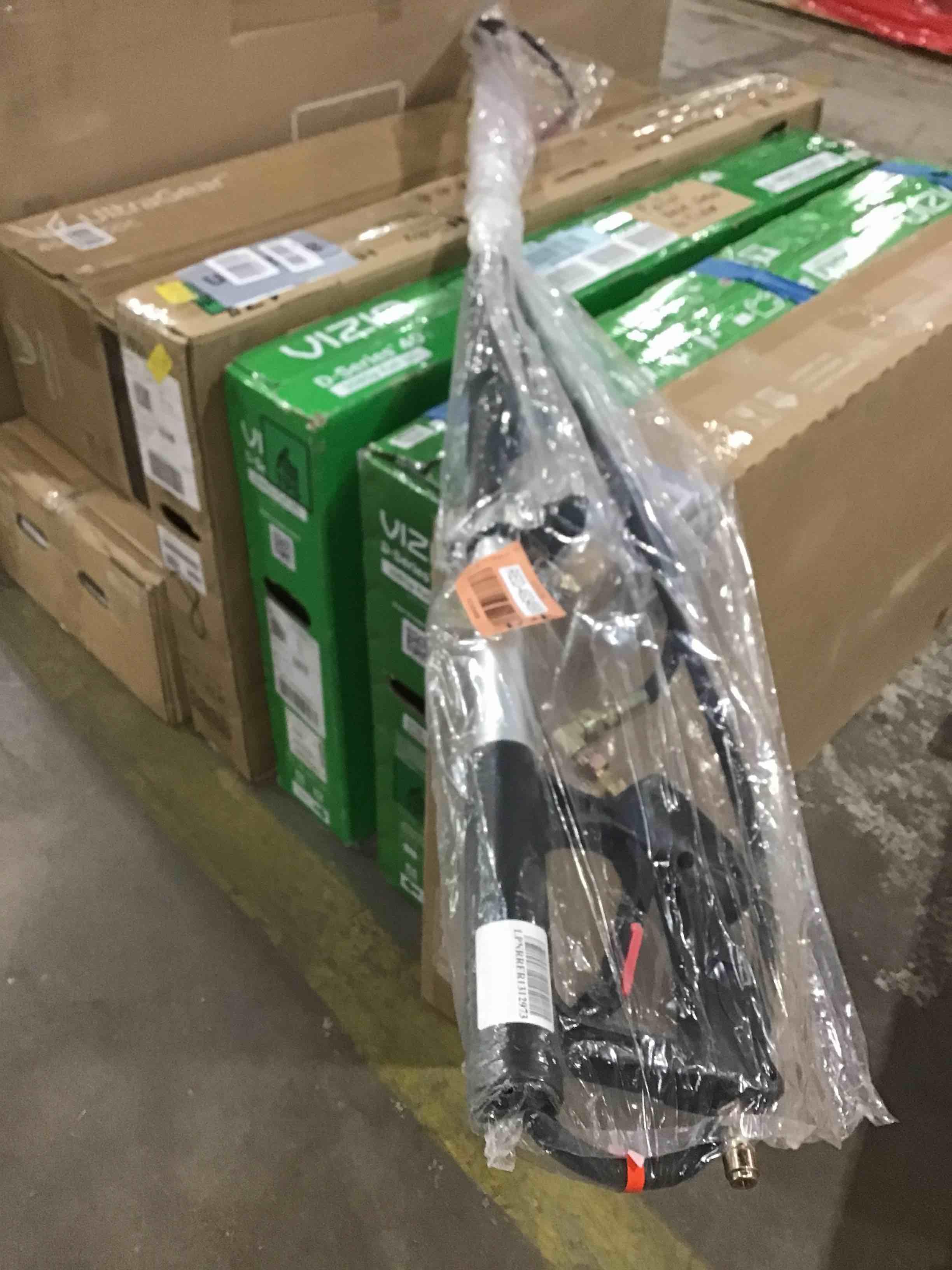 https://s3.amazonaws.com/lotting-images-prod/bidfta/RED4934898_1711554259554.jpeg