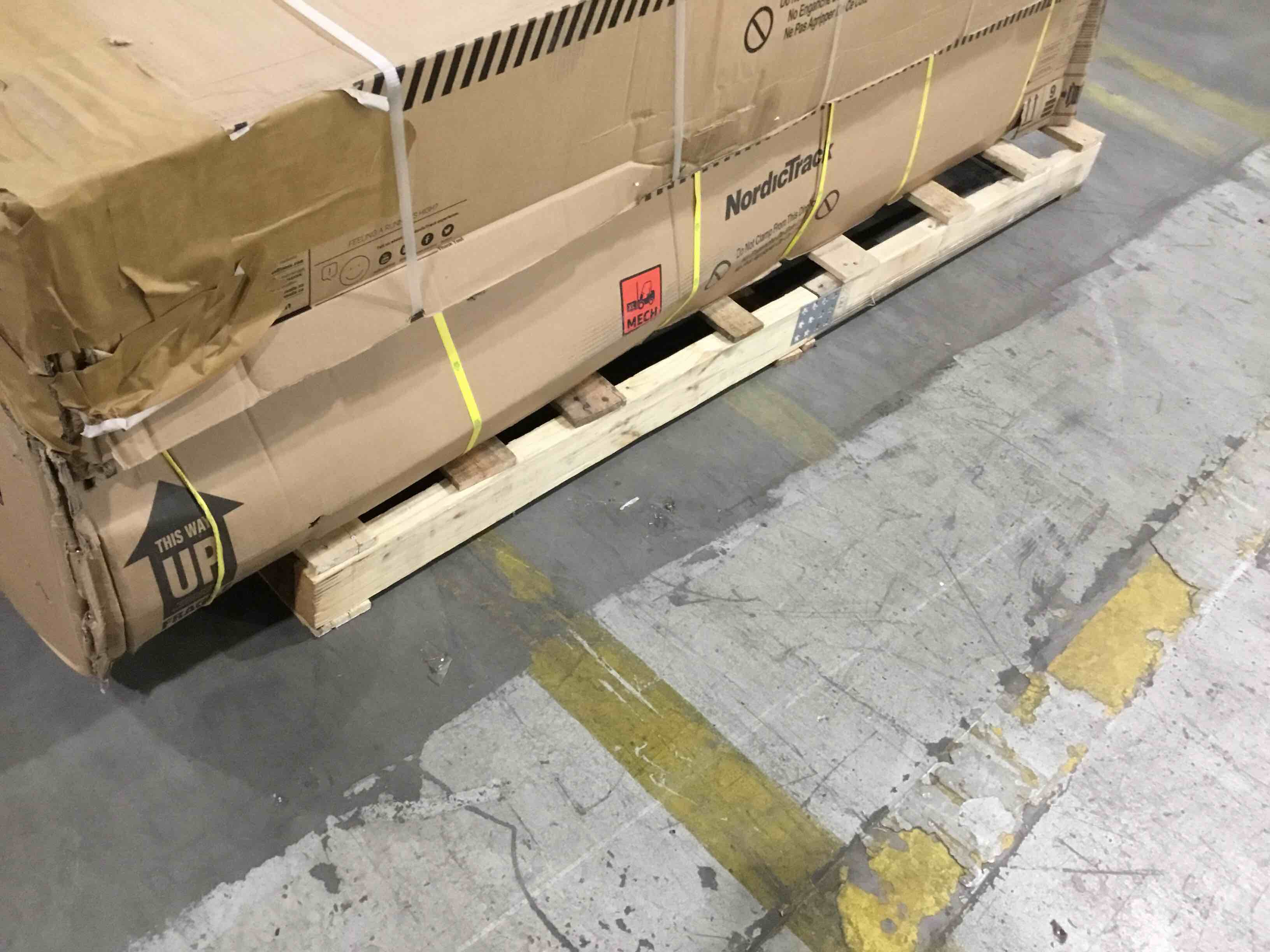 https://s3.amazonaws.com/lotting-images-prod/bidfta/RED4936798_1712680013598.jpeg