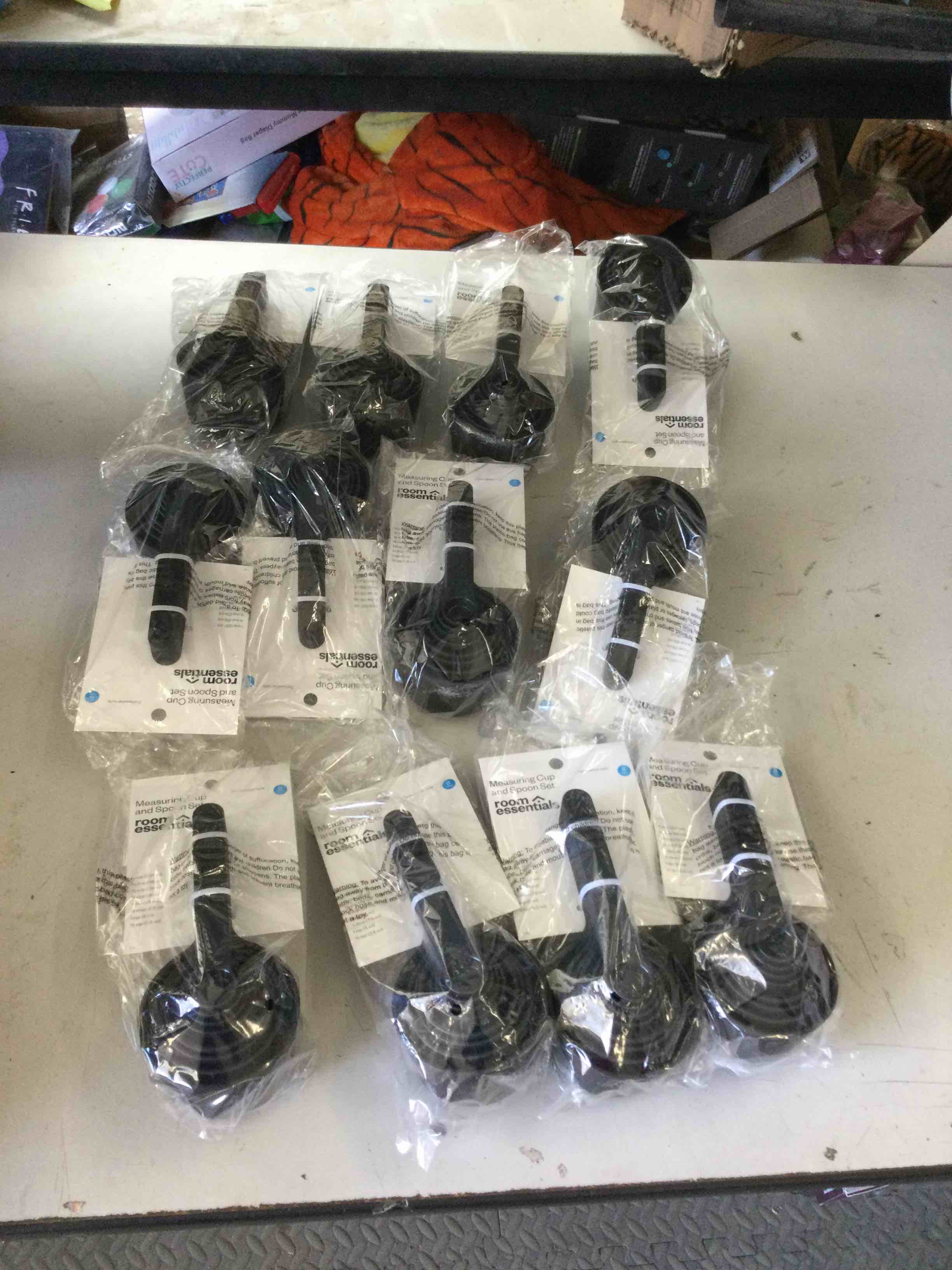 https://s3.amazonaws.com/lotting-images-prod/bidfta/RED4954056_1687792055949.jpeg