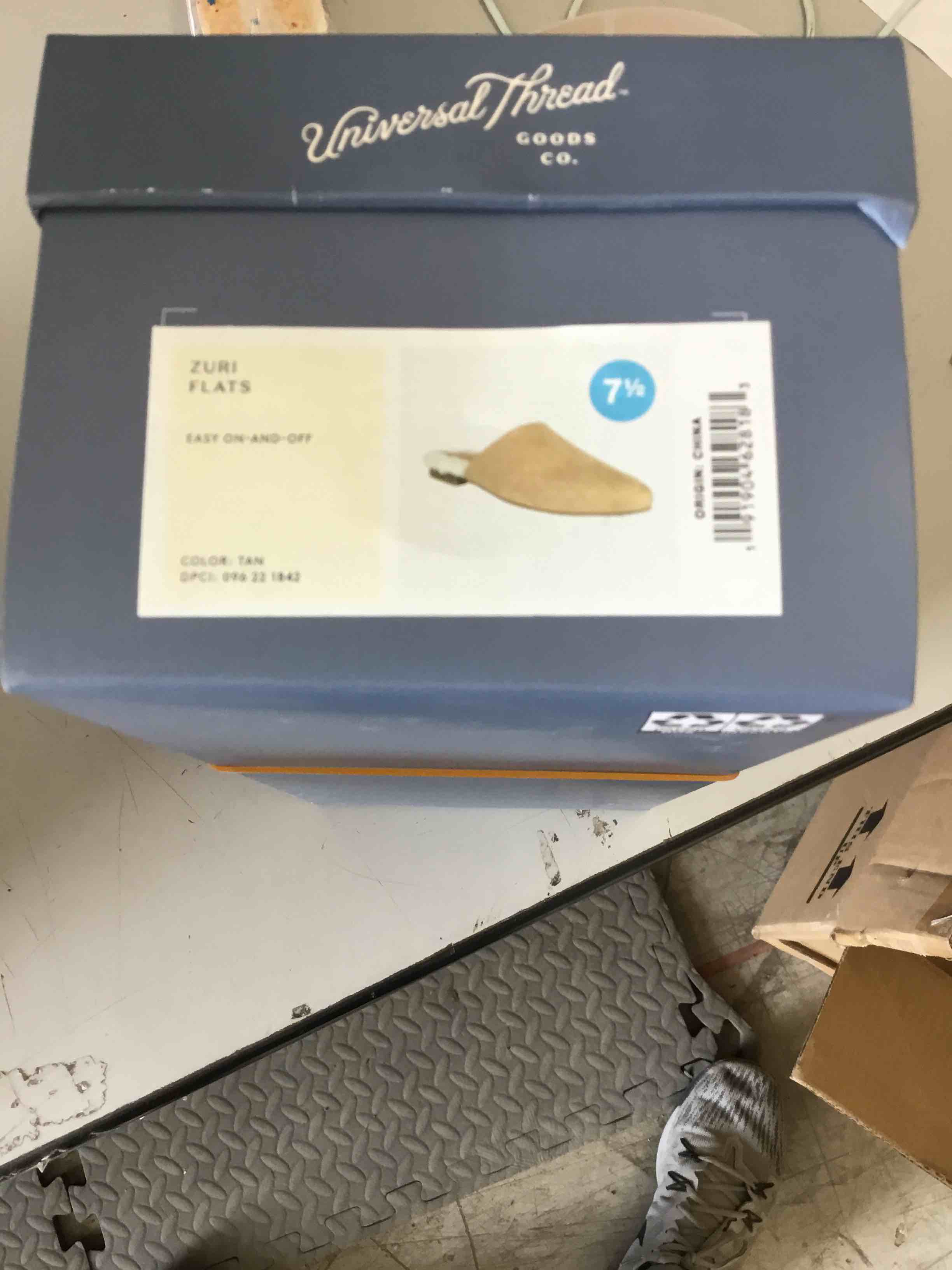 https://s3.amazonaws.com/lotting-images-prod/bidfta/RED4962337_1687803077923.jpeg