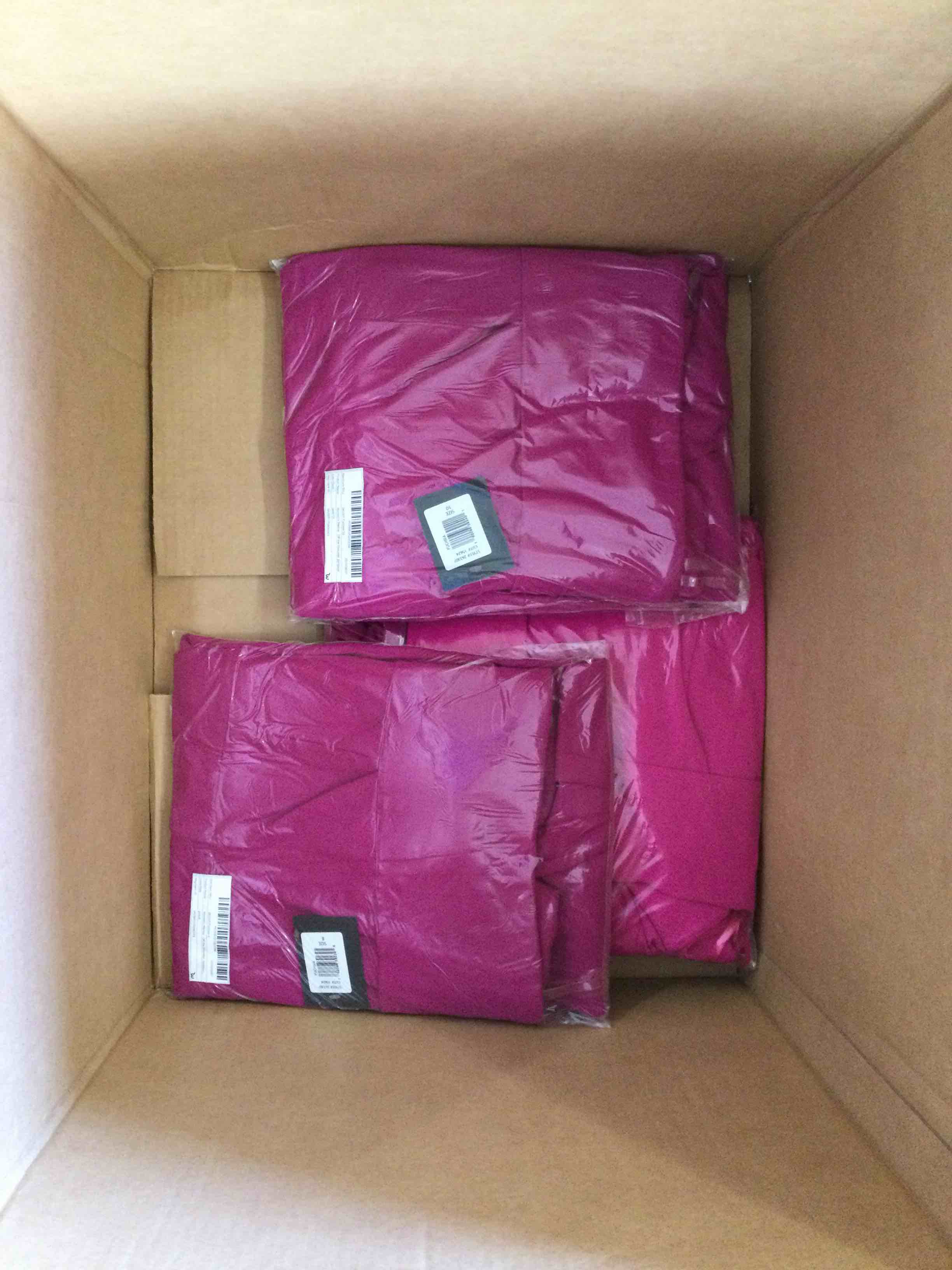 https://s3.amazonaws.com/lotting-images-prod/bidfta/RED4962706_1686231855916.jpeg