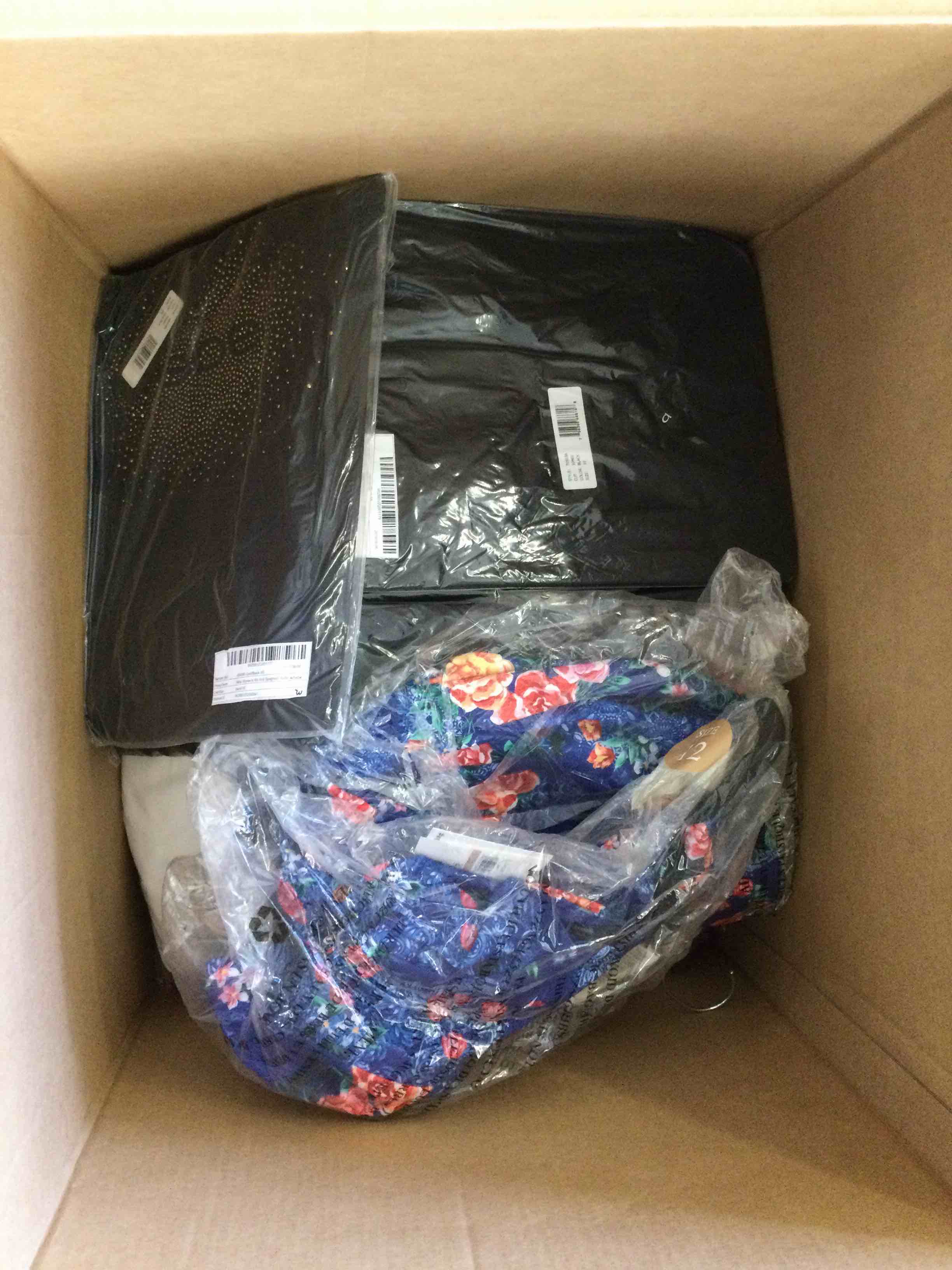 https://s3.amazonaws.com/lotting-images-prod/bidfta/RED4962706_1686231881318.jpeg