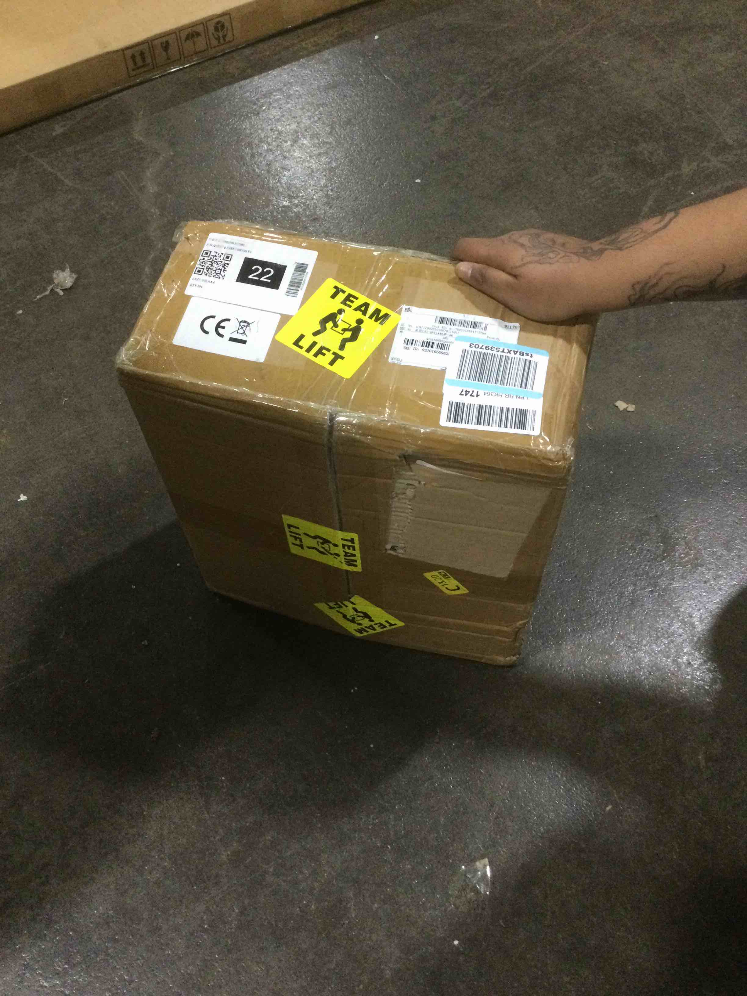 https://s3.amazonaws.com/lotting-images-prod/bidfta/RED4964067_1706221525852.jpeg