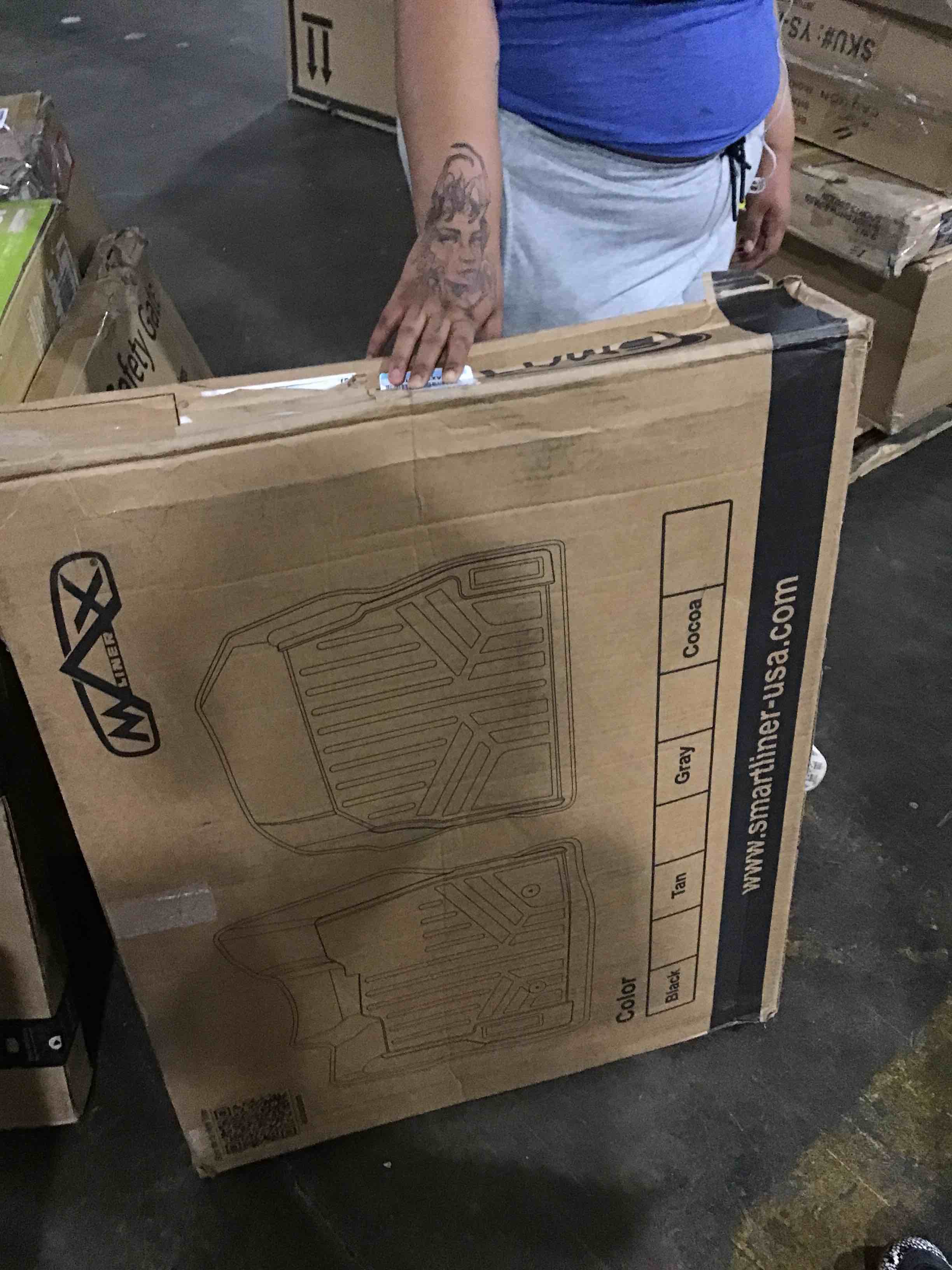 https://s3.amazonaws.com/lotting-images-prod/bidfta/RED4964087_1706279898542.jpeg