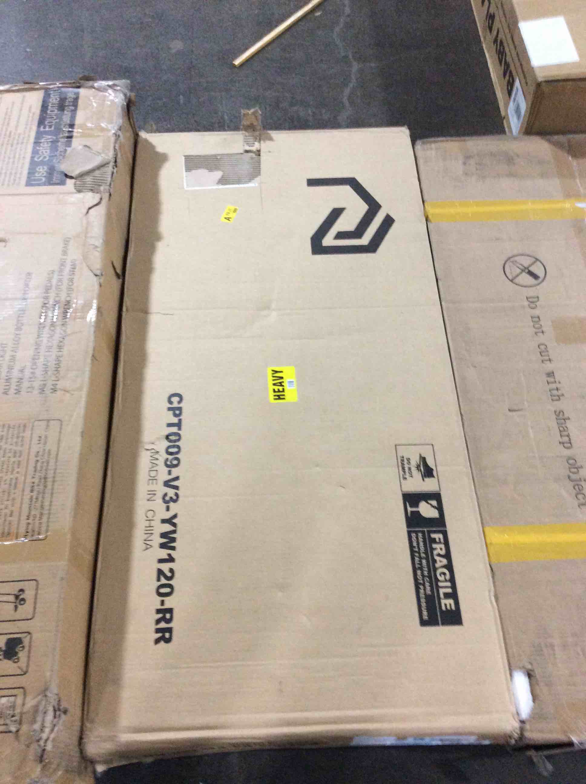 https://s3.amazonaws.com/lotting-images-prod/bidfta/RED4964203_1706287532391.jpeg