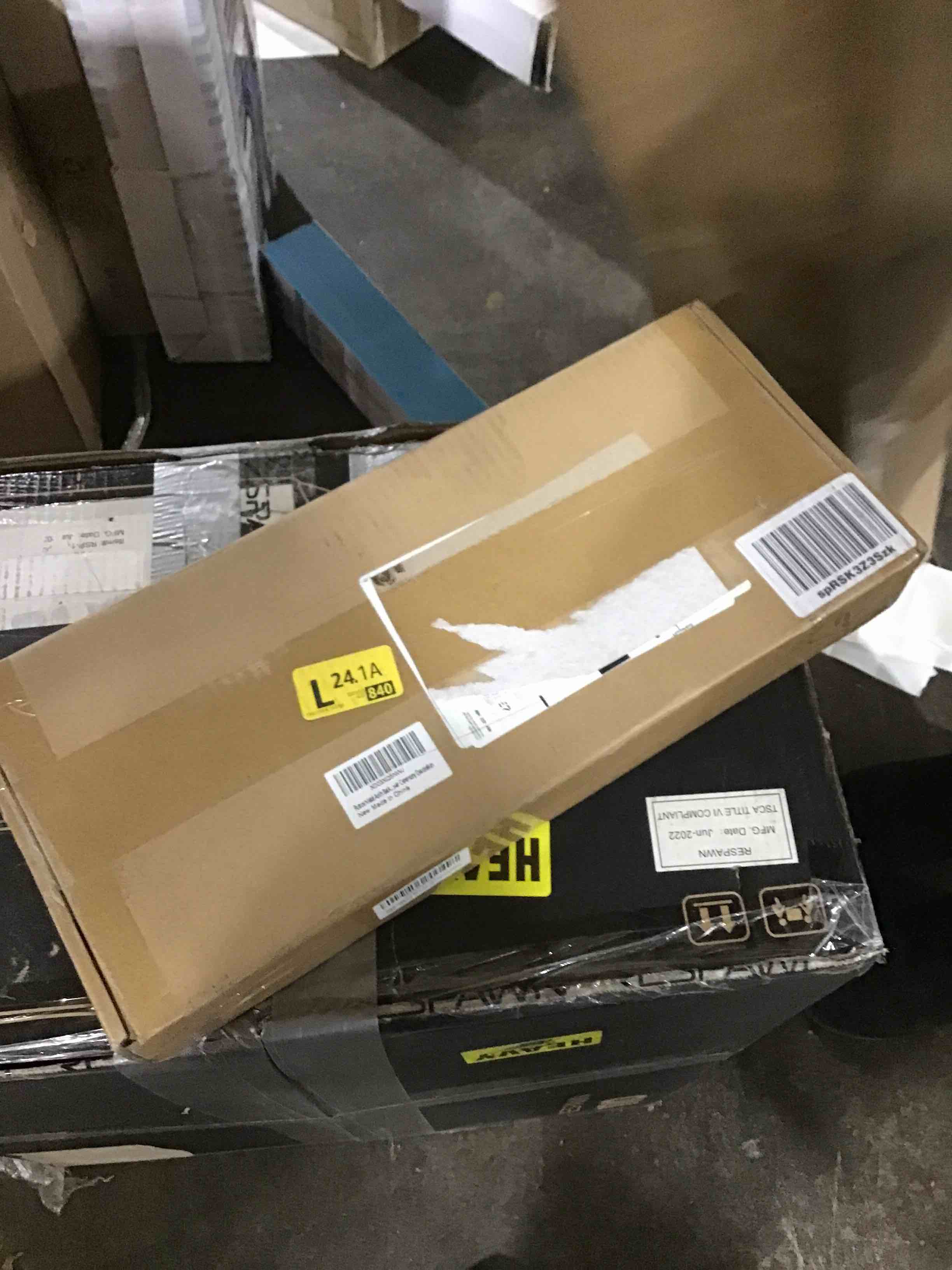 https://s3.amazonaws.com/lotting-images-prod/bidfta/RED4964235_1706281161544.jpeg