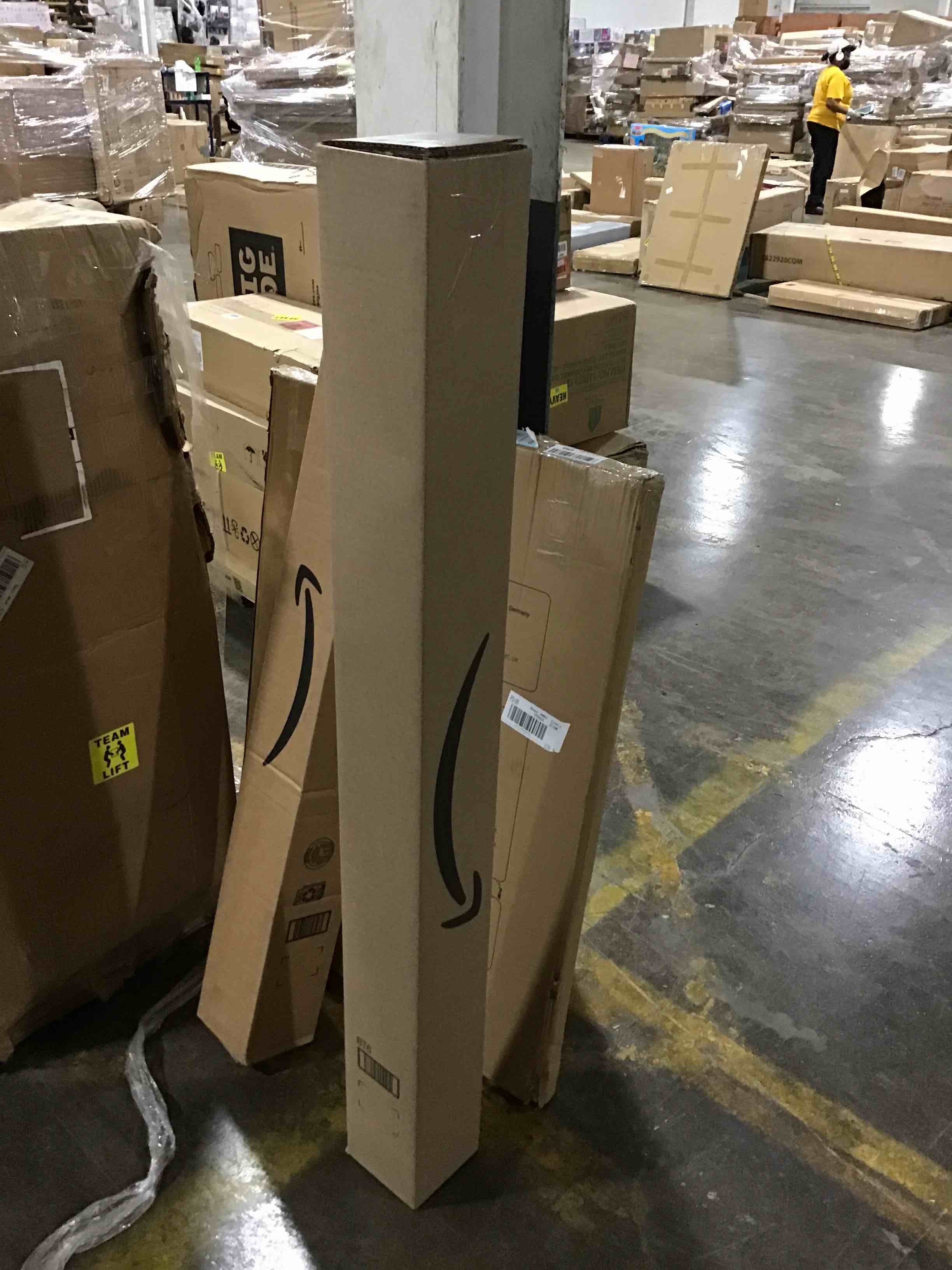 https://s3.amazonaws.com/lotting-images-prod/bidfta/RED4964247_1706283870935.jpeg