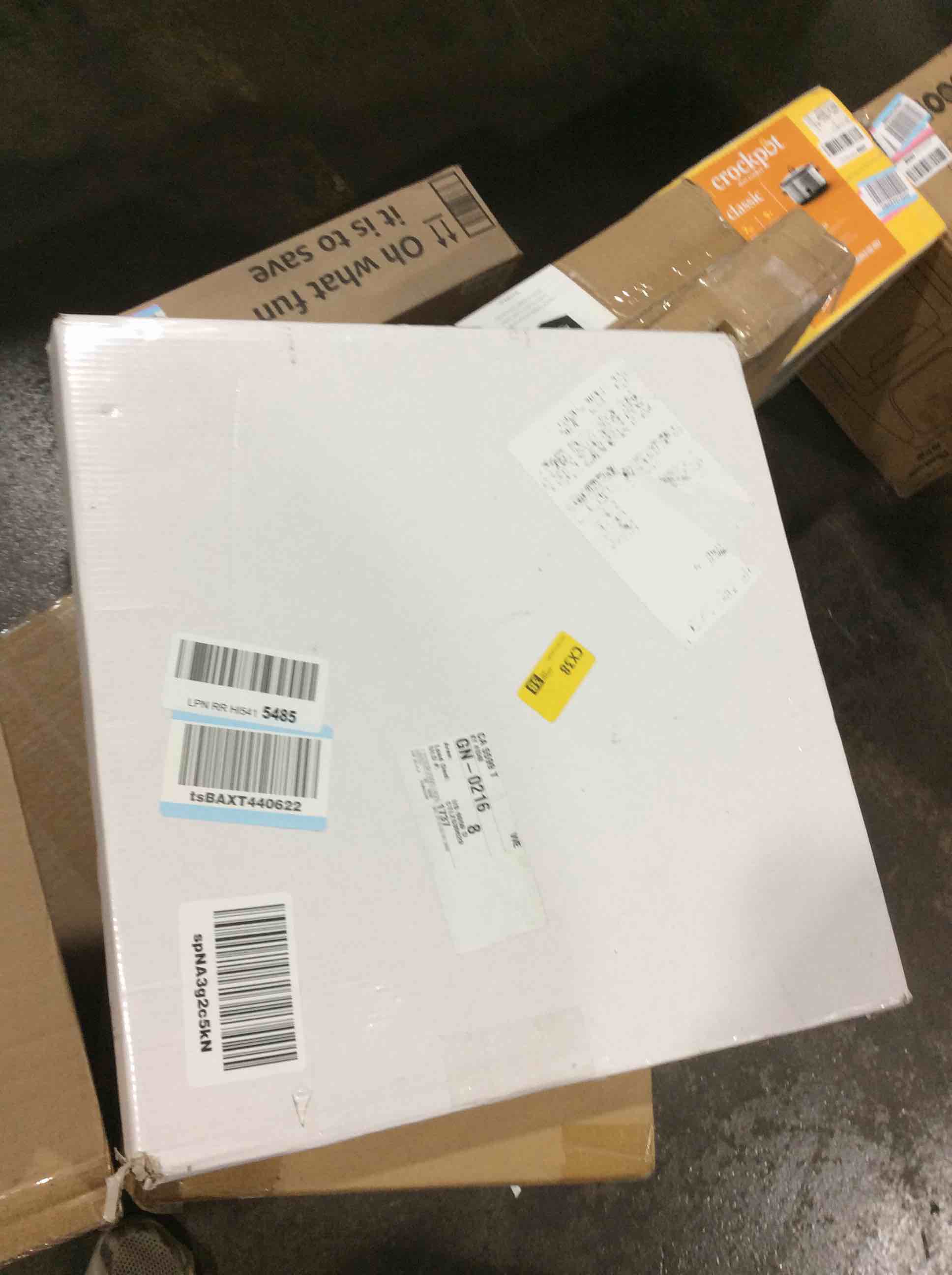 https://s3.amazonaws.com/lotting-images-prod/bidfta/RED4964706_1706545025919.jpeg