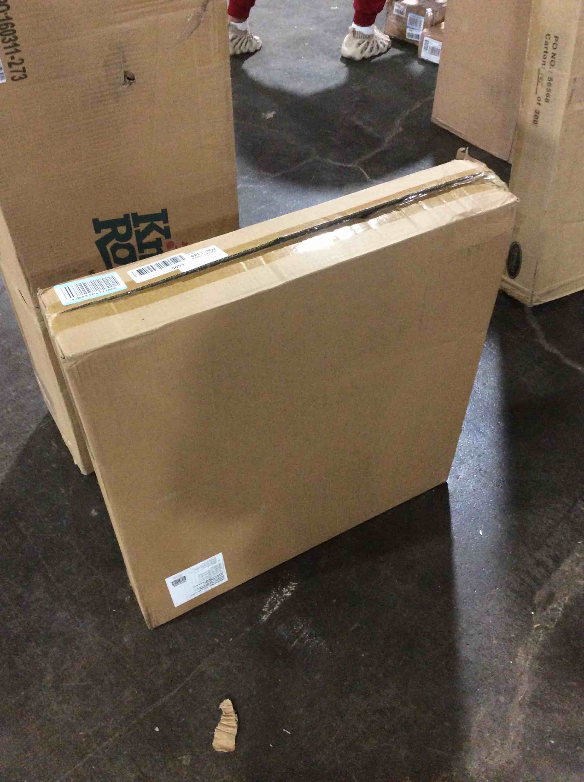 https://s3.amazonaws.com/lotting-images-prod/bidfta/RED4964747_1706550058829.jpeg