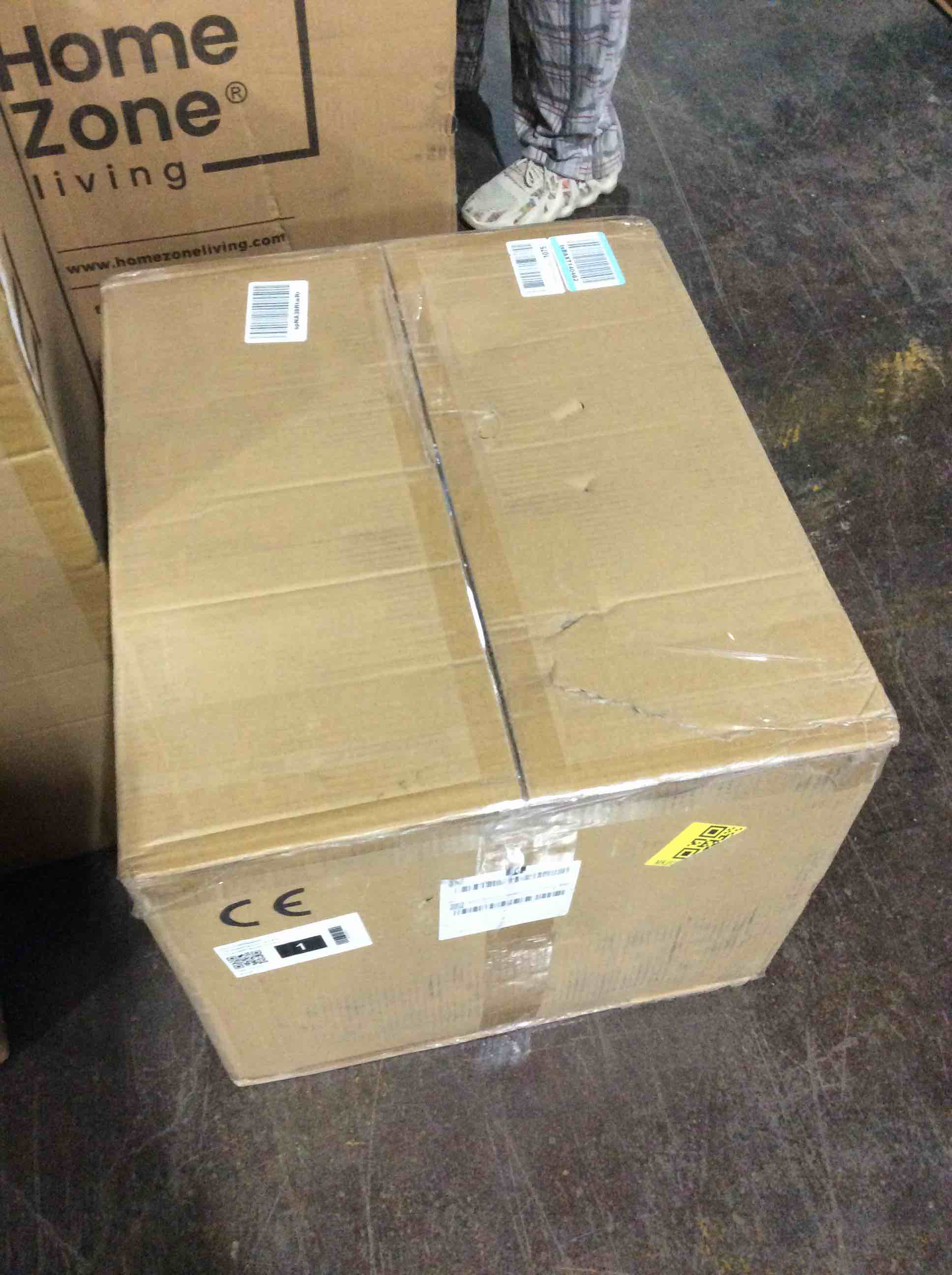 https://s3.amazonaws.com/lotting-images-prod/bidfta/RED4965047_1706625530001.jpeg