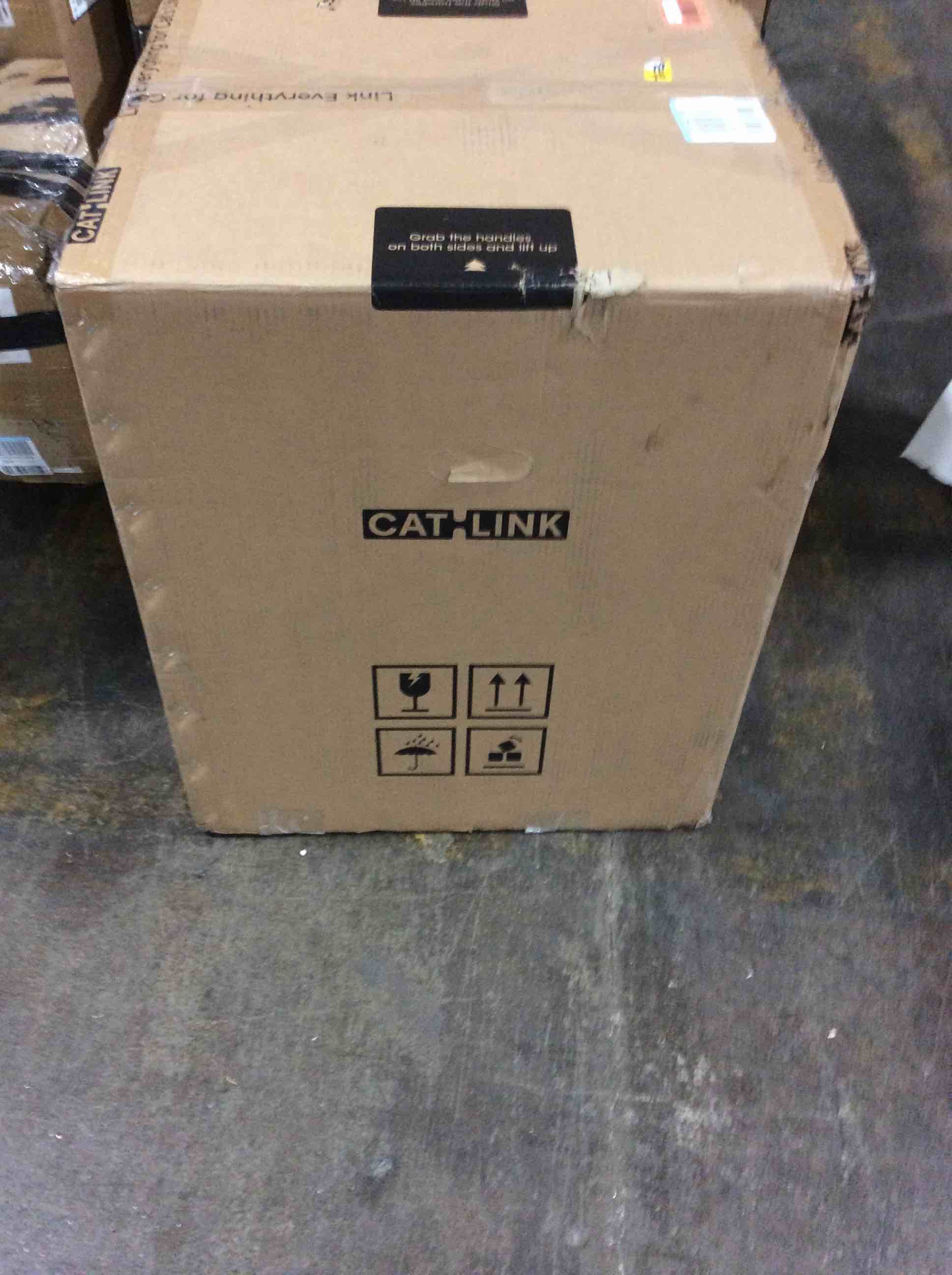 https://s3.amazonaws.com/lotting-images-prod/bidfta/RED4965274_1706711404174.jpeg