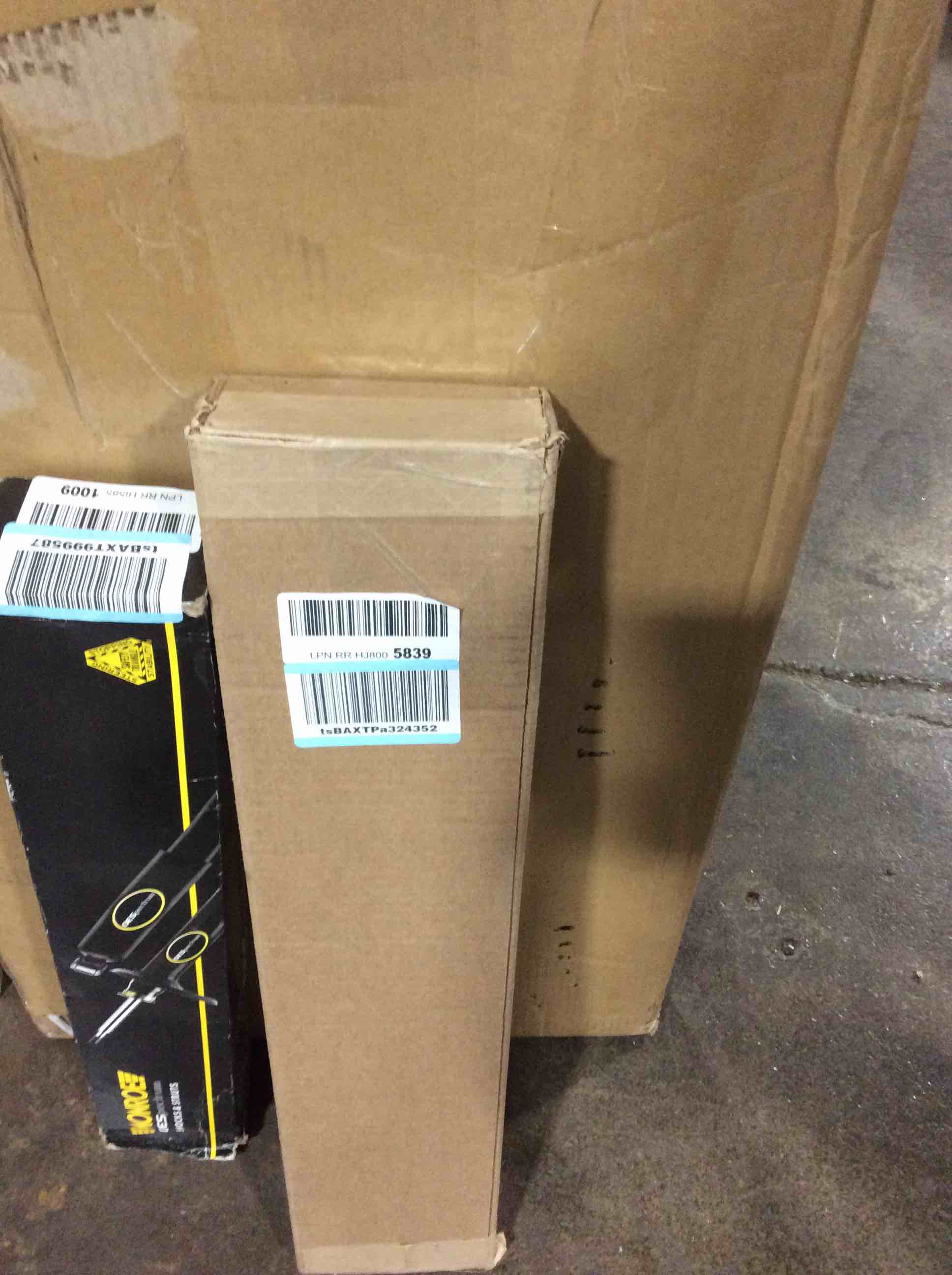 https://s3.amazonaws.com/lotting-images-prod/bidfta/RED4965282_1706710546337.jpeg