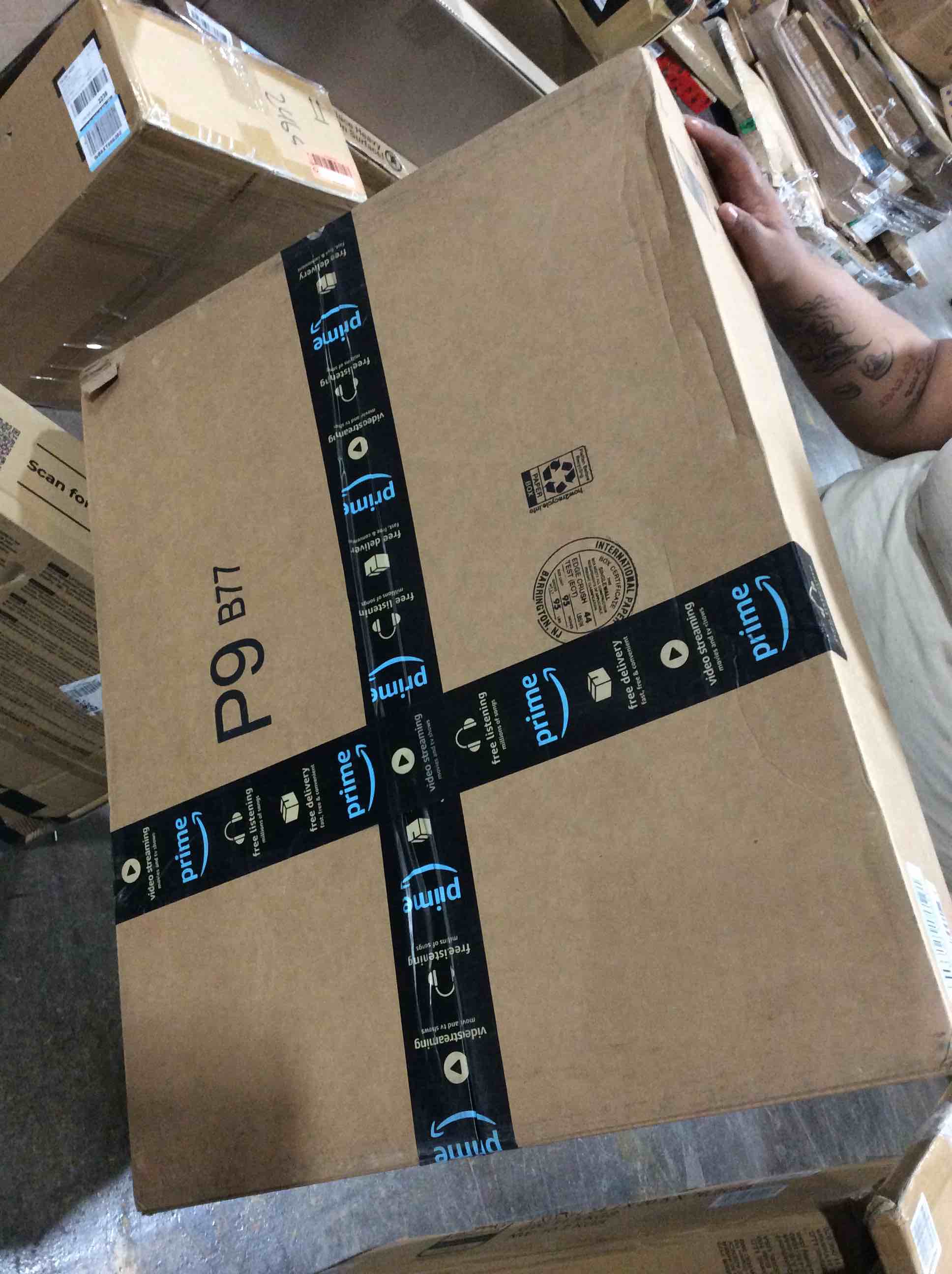 https://s3.amazonaws.com/lotting-images-prod/bidfta/RED4966087_1706883671184.jpeg