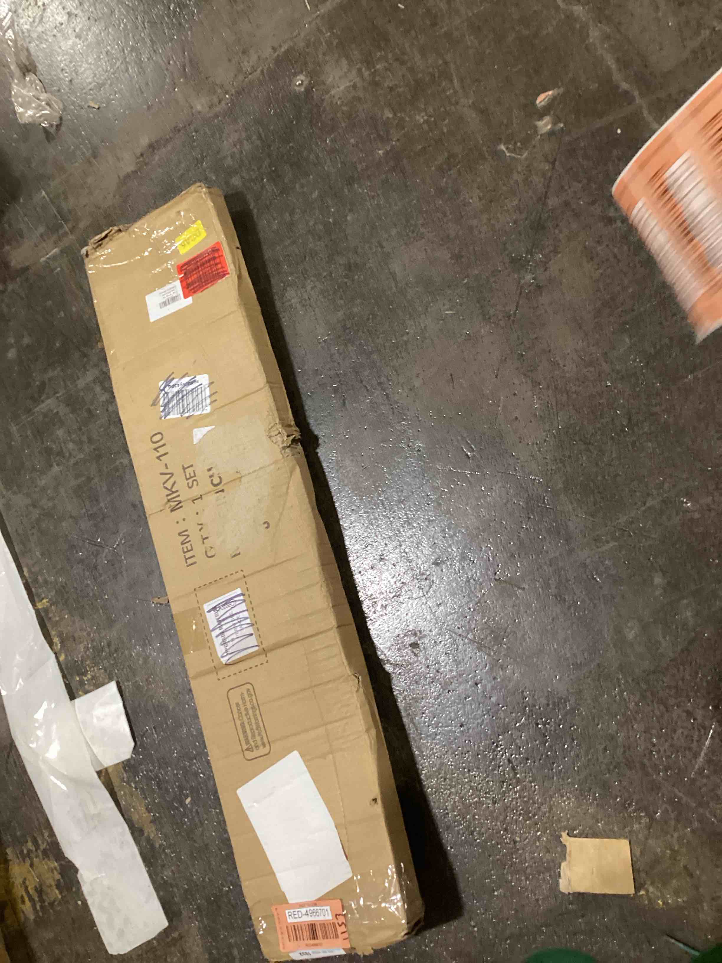 https://s3.amazonaws.com/lotting-images-prod/bidfta/RED4966701_1707494492866.jpeg