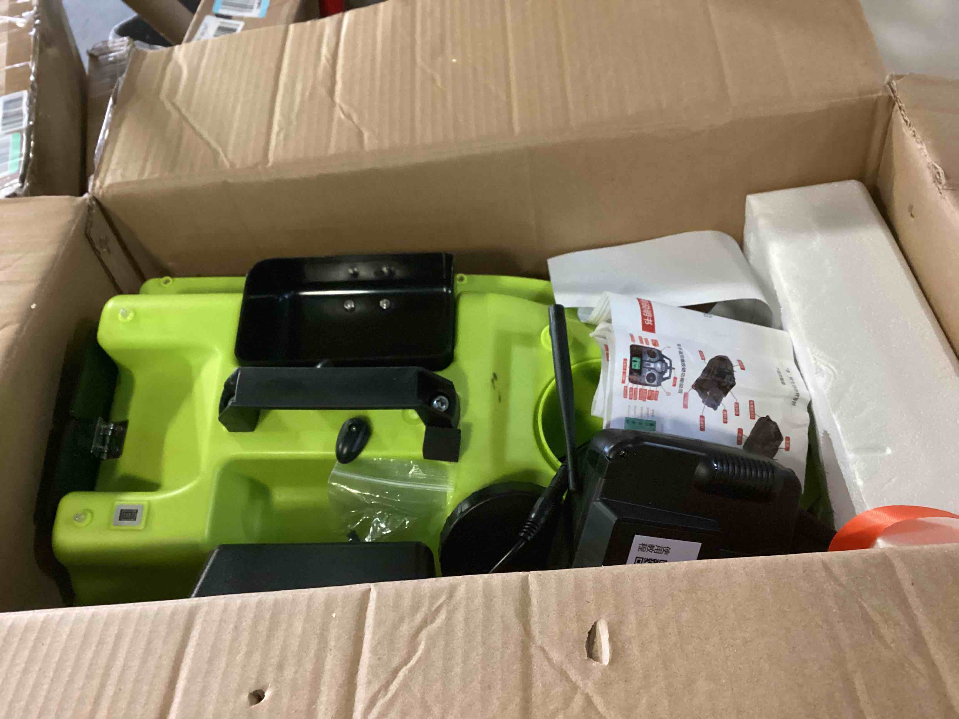 https://s3.amazonaws.com/lotting-images-prod/bidfta/RED4967034_1701878805926.jpeg
