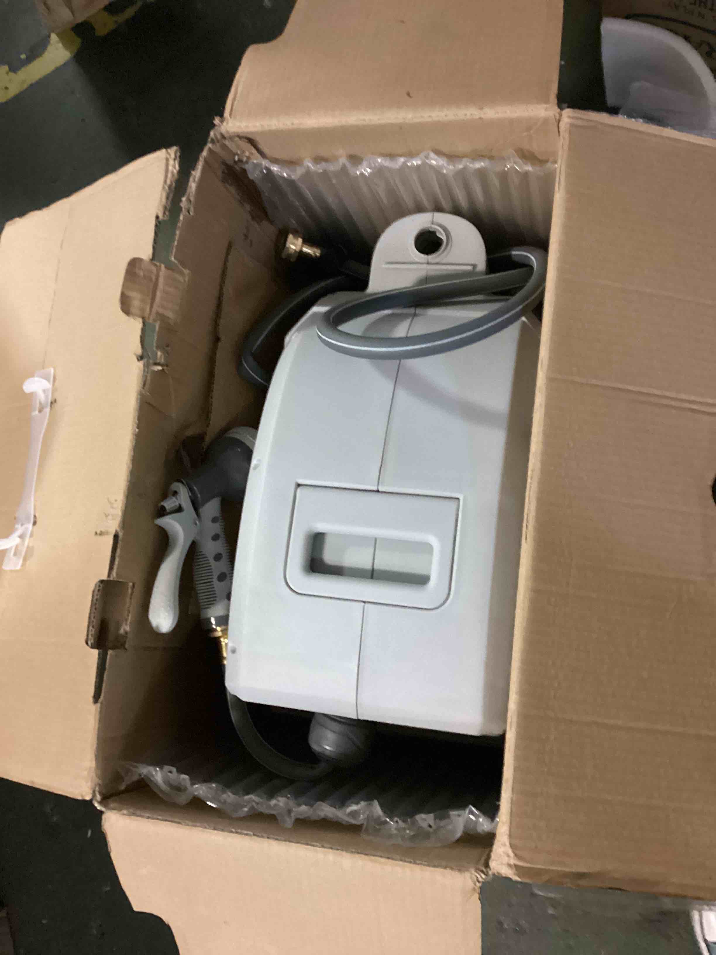 https://s3.amazonaws.com/lotting-images-prod/bidfta/RED4967102_1701888725185.jpeg