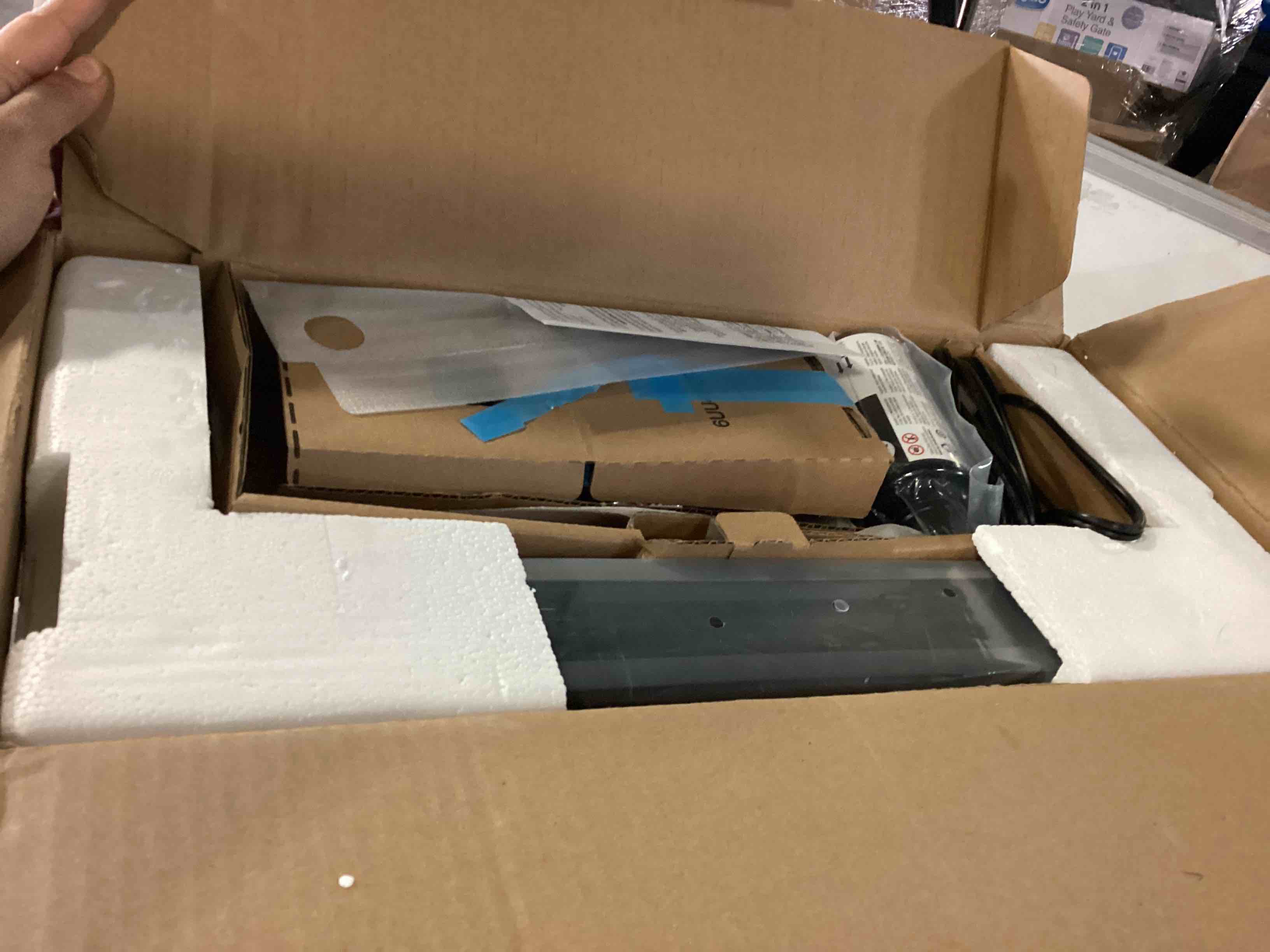 https://s3.amazonaws.com/lotting-images-prod/bidfta/RED4967120_1701890714828.jpeg