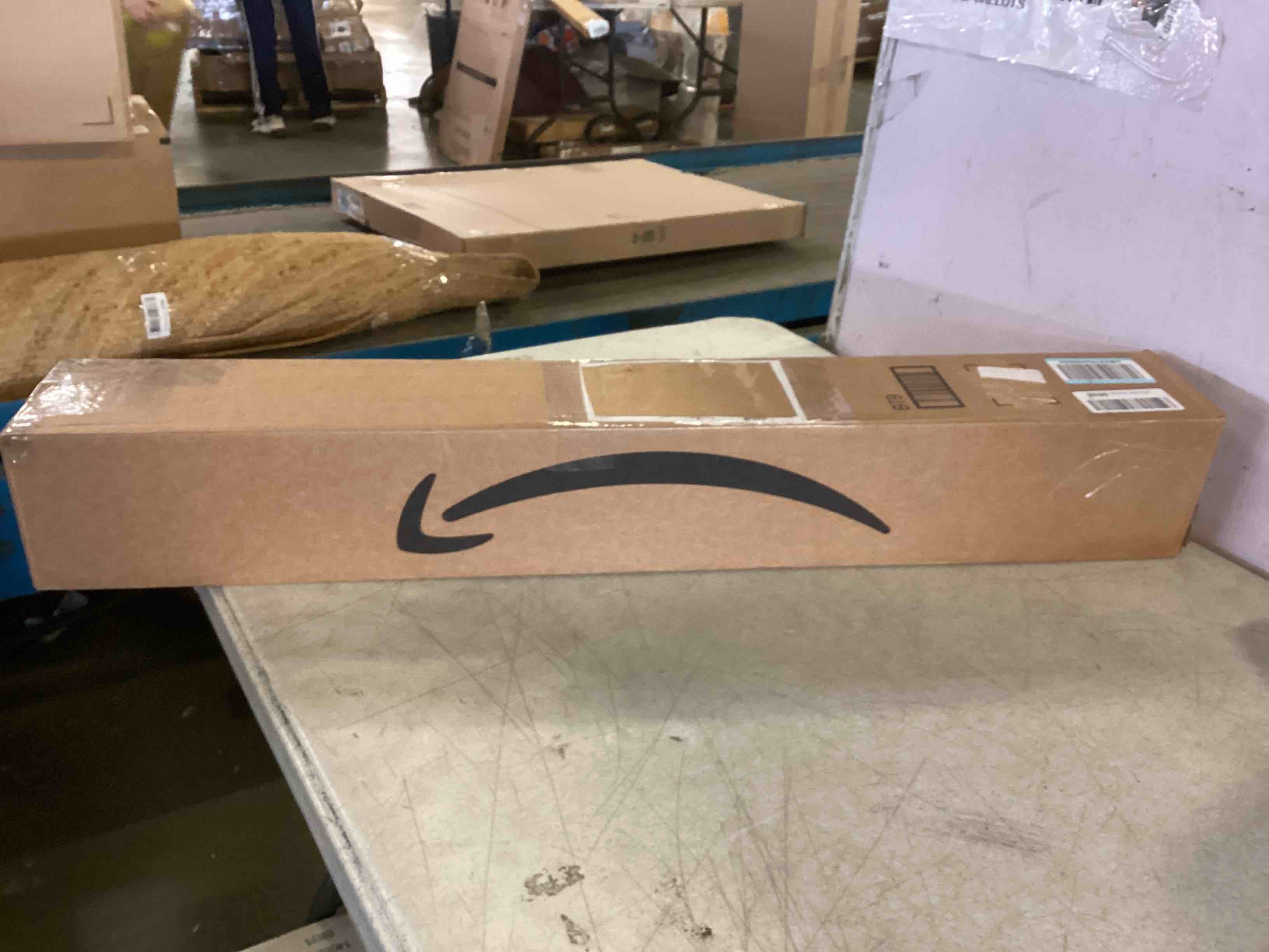 https://s3.amazonaws.com/lotting-images-prod/bidfta/RED4967282_1701969289631.jpeg