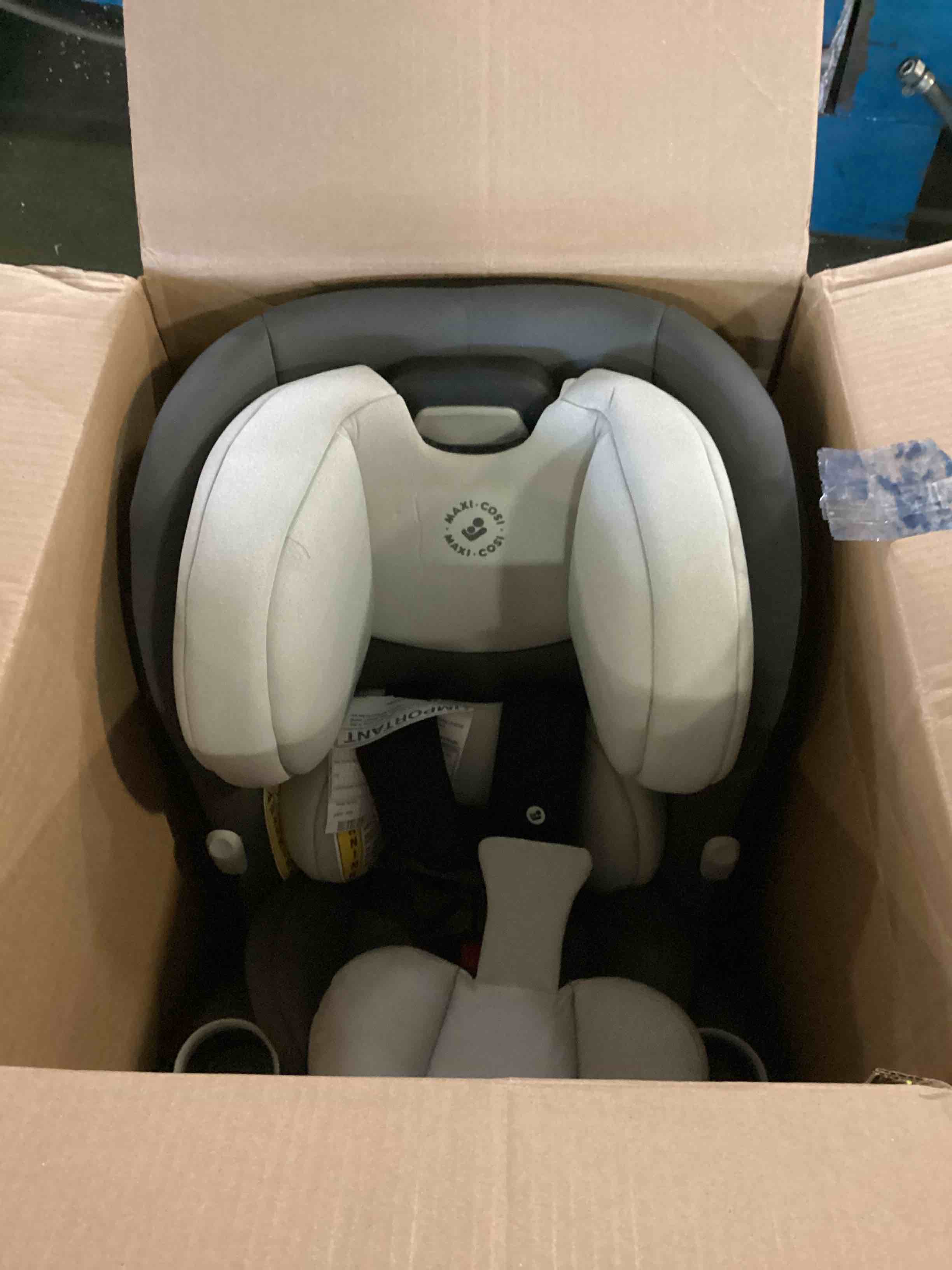 https://s3.amazonaws.com/lotting-images-prod/bidfta/RED4967343_1701978676822.jpeg