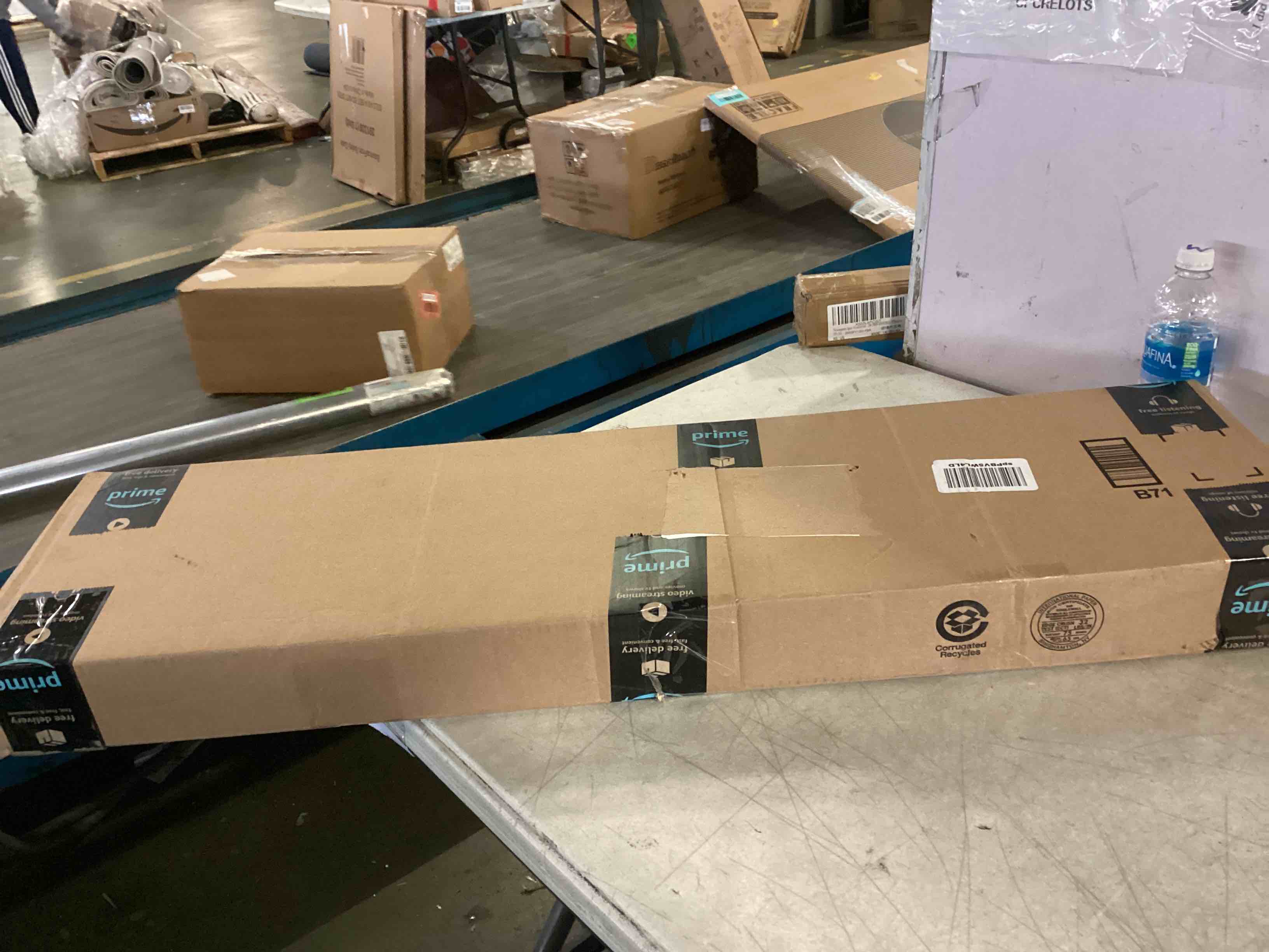 https://s3.amazonaws.com/lotting-images-prod/bidfta/RED4967356_1701981619677.jpeg