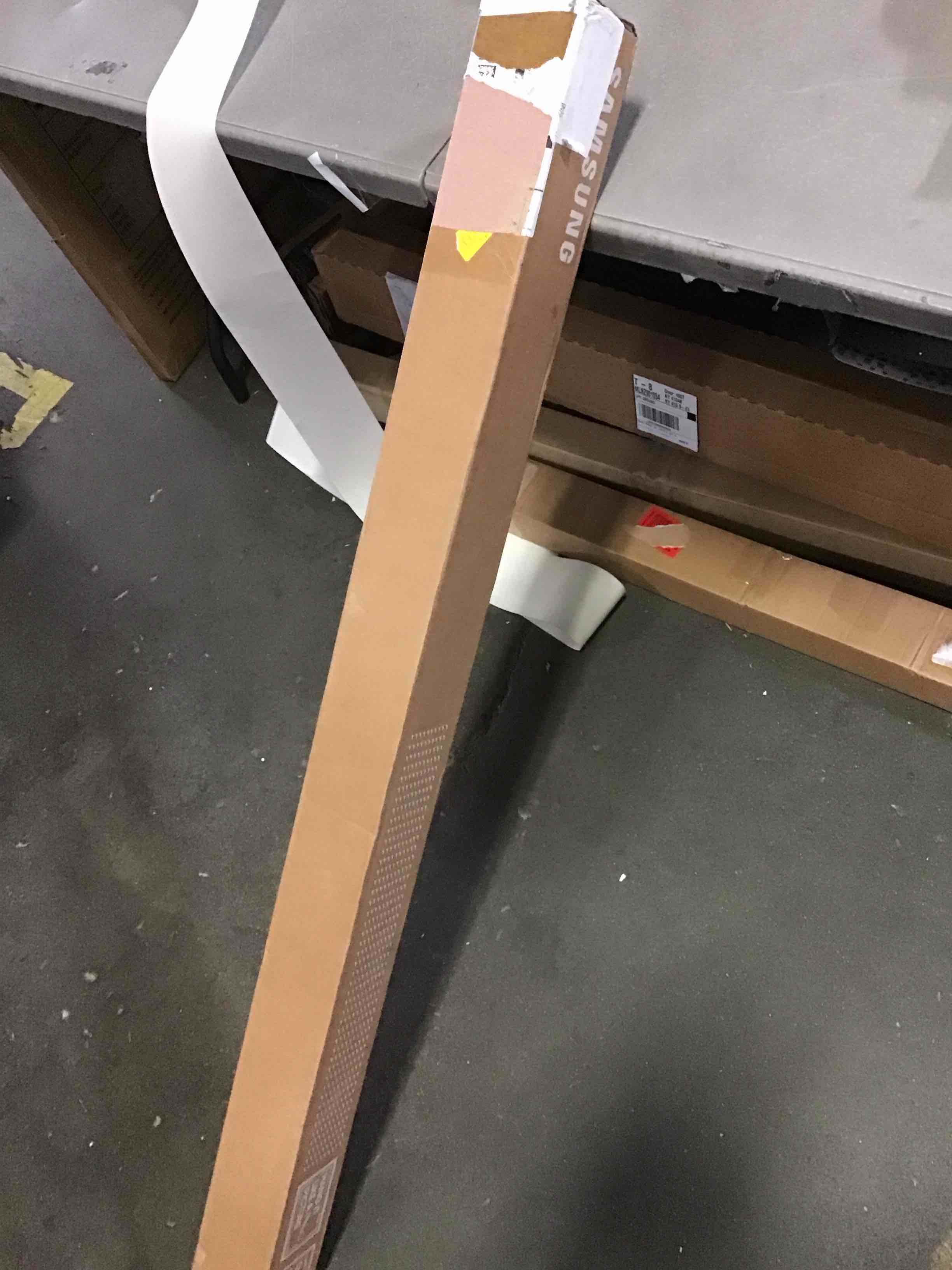 https://s3.amazonaws.com/lotting-images-prod/bidfta/RED4967964_1702736477167.jpeg