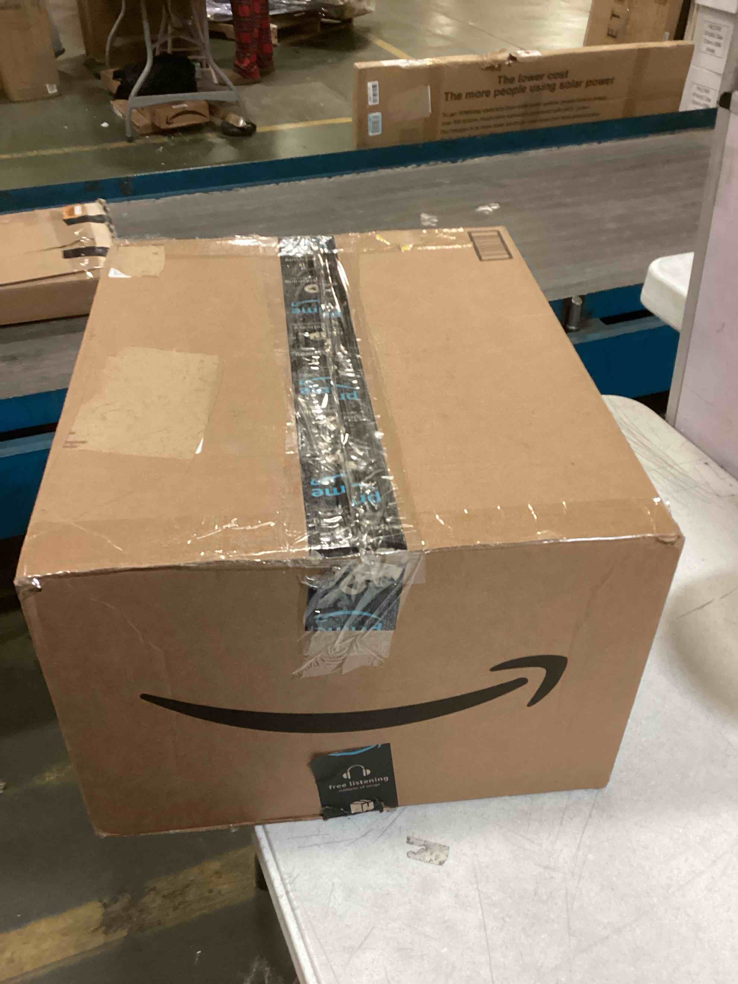 https://s3.amazonaws.com/lotting-images-prod/bidfta/RED4968647_1701872994304.jpeg