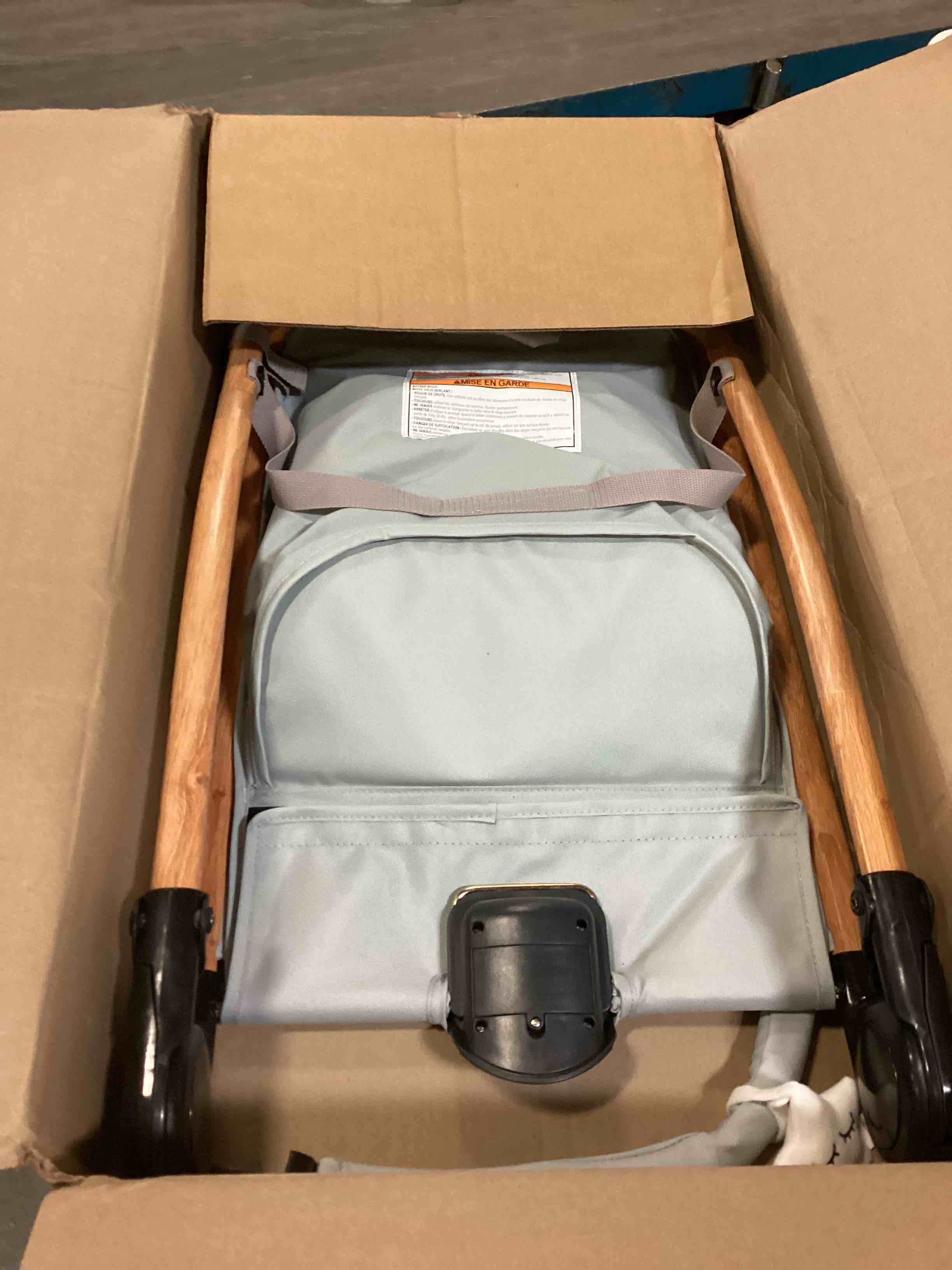https://s3.amazonaws.com/lotting-images-prod/bidfta/RED4968947_1701982225780.jpeg