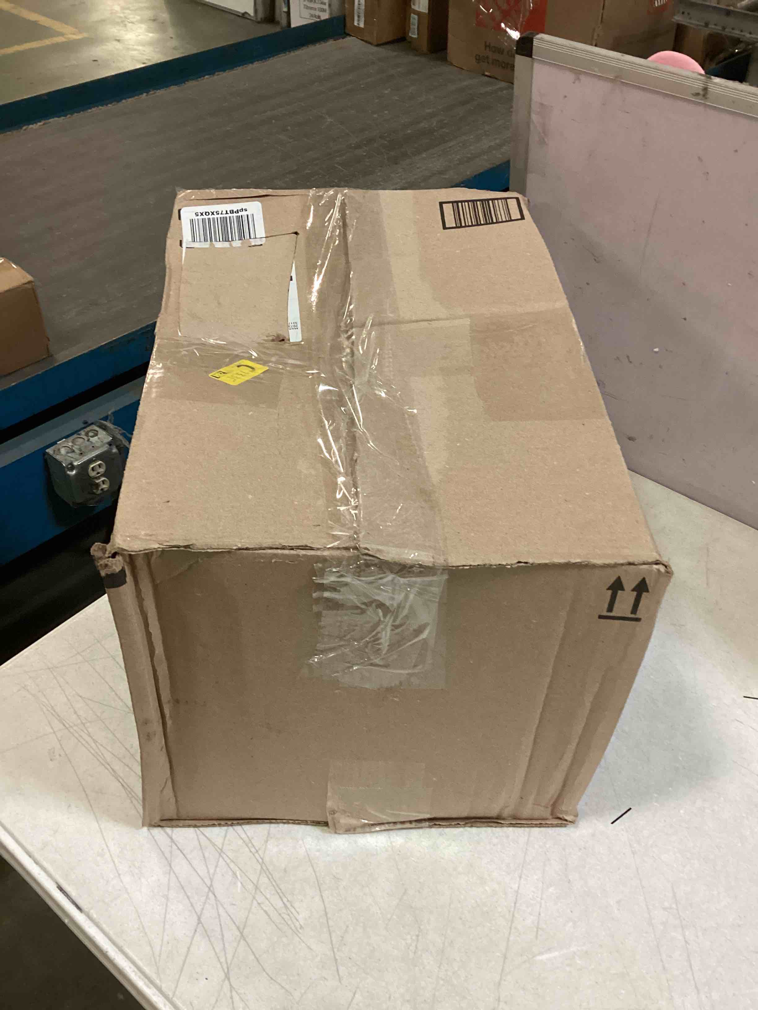 https://s3.amazonaws.com/lotting-images-prod/bidfta/RED4968963_1702038645152.jpeg