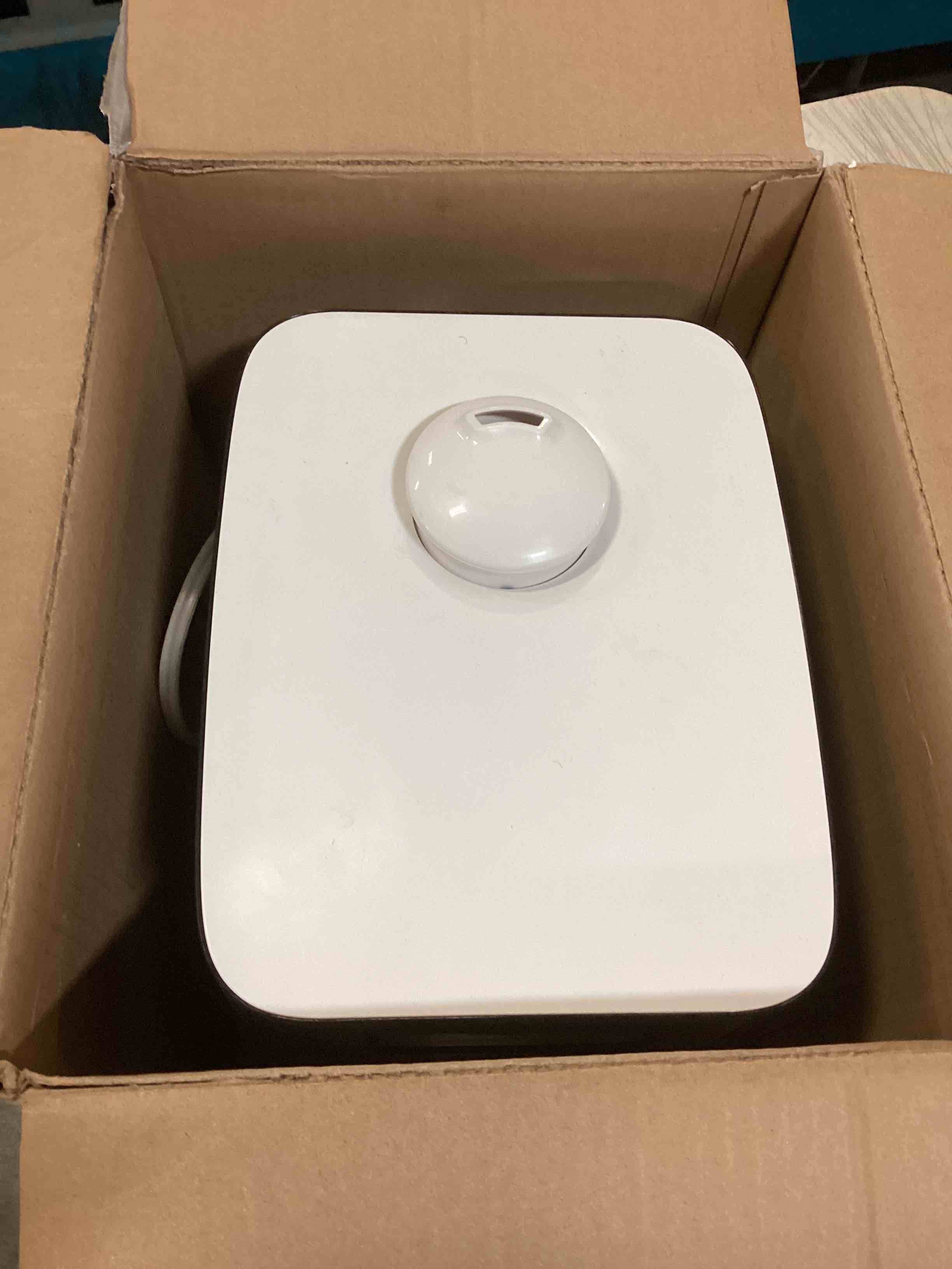 https://s3.amazonaws.com/lotting-images-prod/bidfta/RED4969016_1702044660255.jpeg