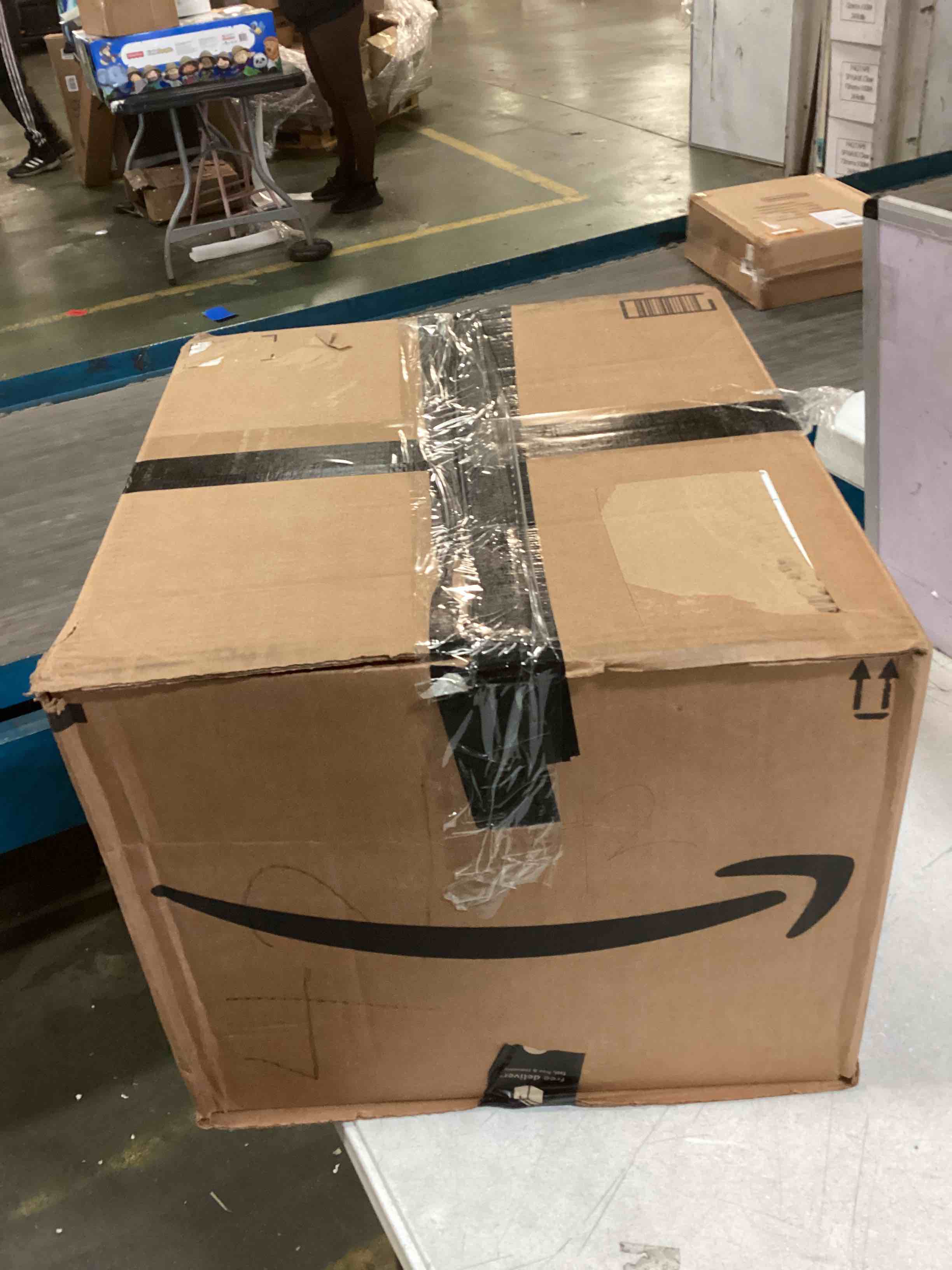 https://s3.amazonaws.com/lotting-images-prod/bidfta/RED4969017_1702044743668.jpeg