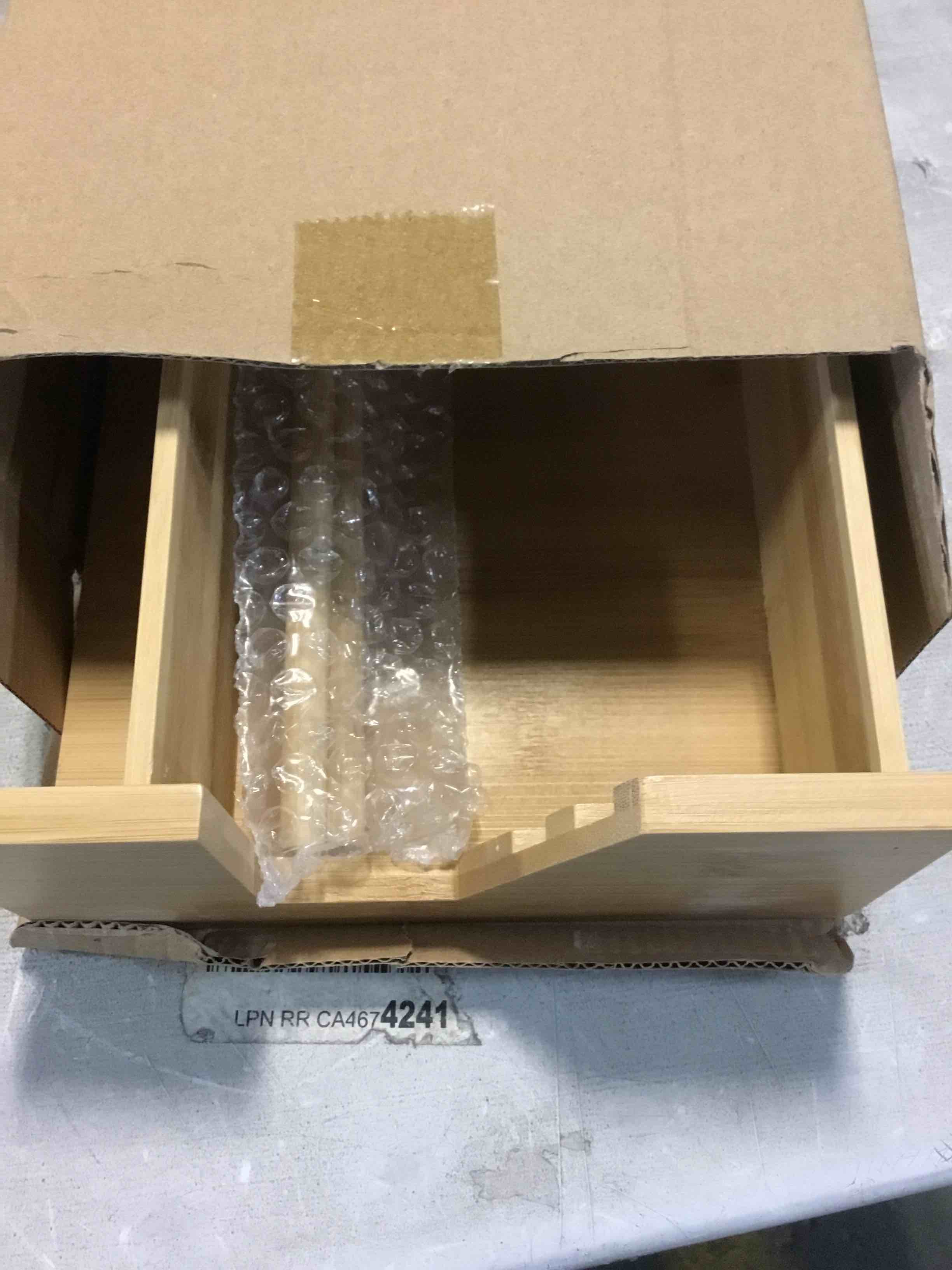 https://s3.amazonaws.com/lotting-images-prod/bidfta/RED4969521_1702415344035.jpeg