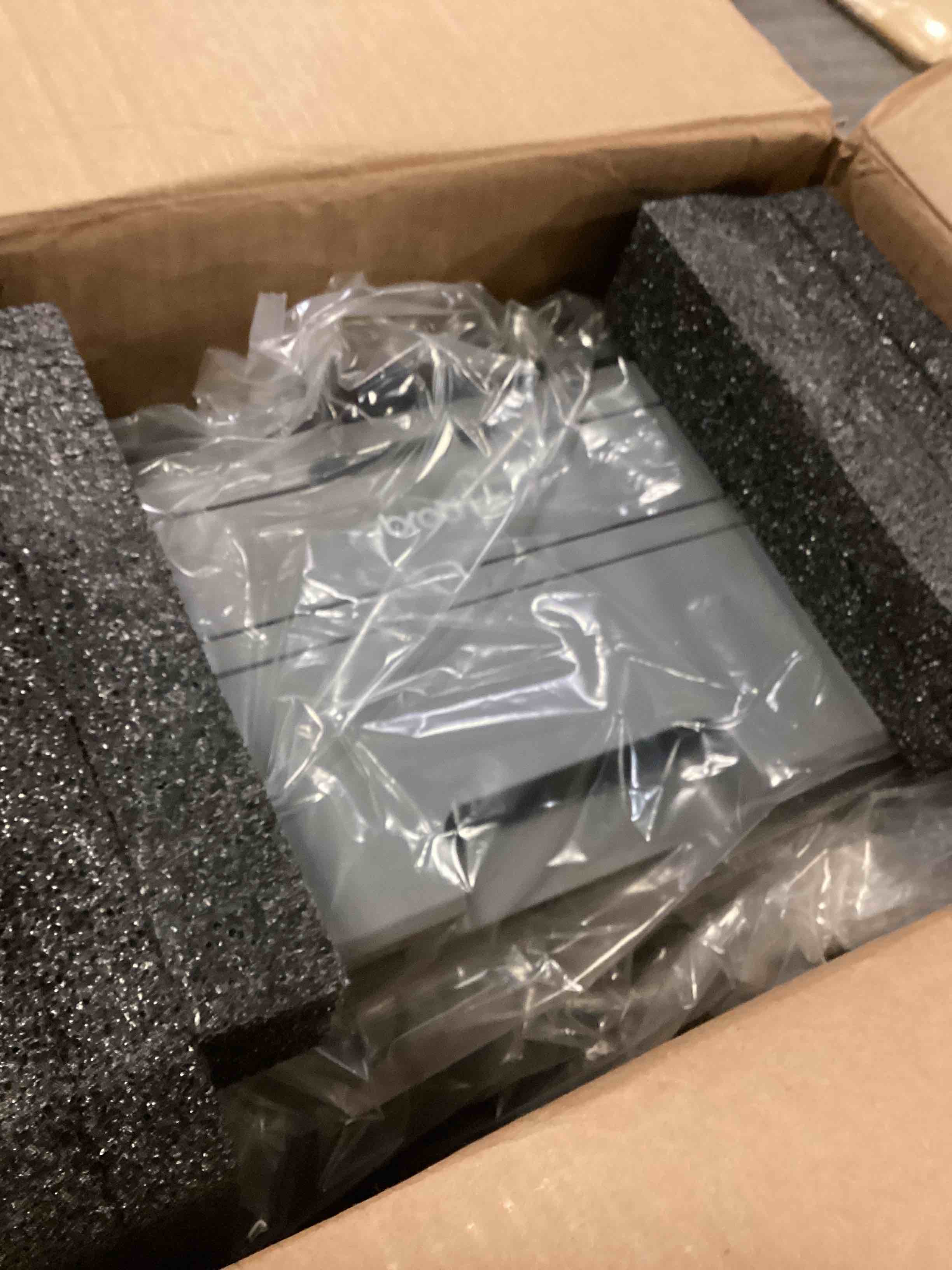 https://s3.amazonaws.com/lotting-images-prod/bidfta/RED4970077_1701891784562.jpeg