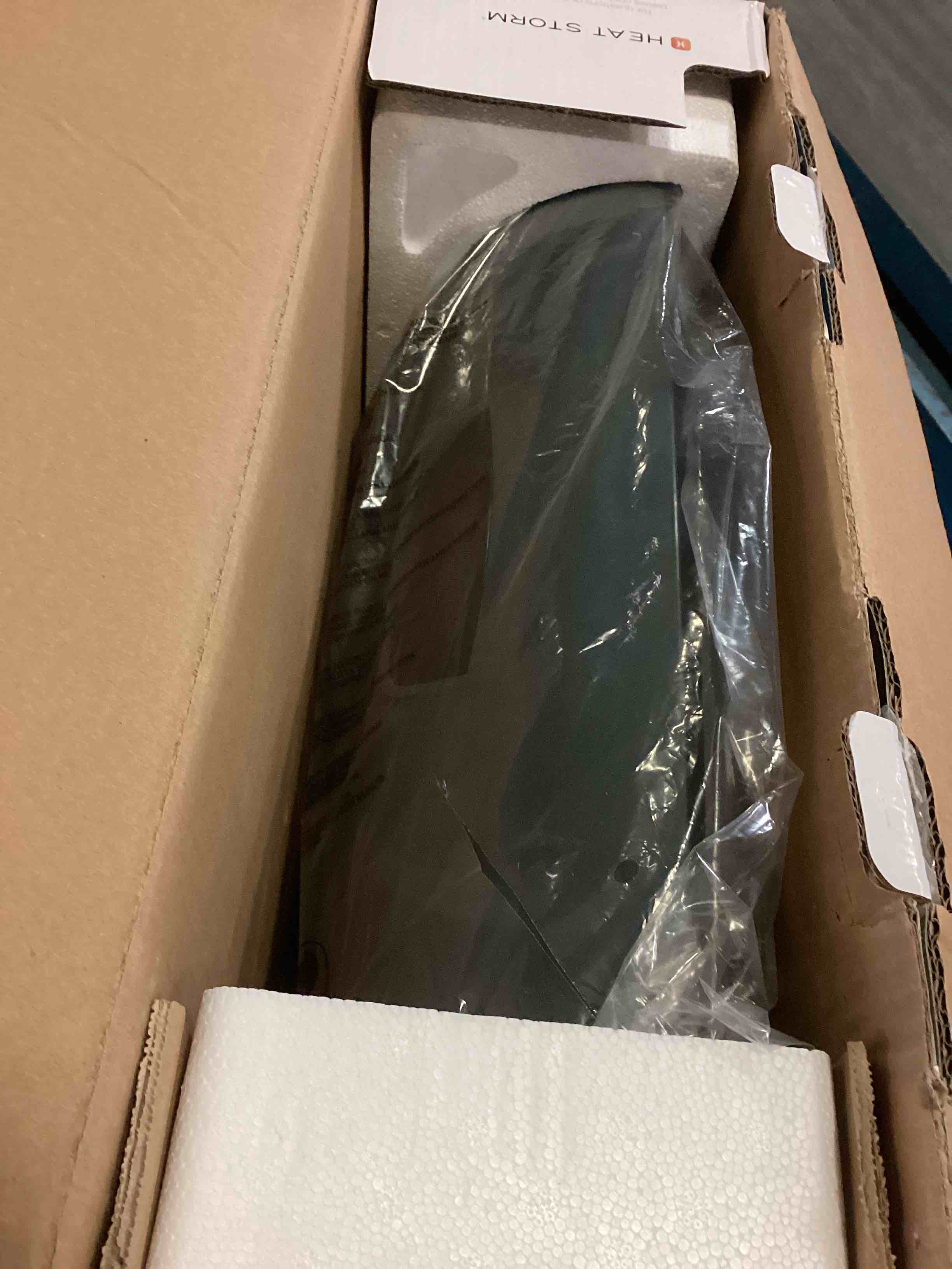 https://s3.amazonaws.com/lotting-images-prod/bidfta/RED4970255_1701975281242.jpeg