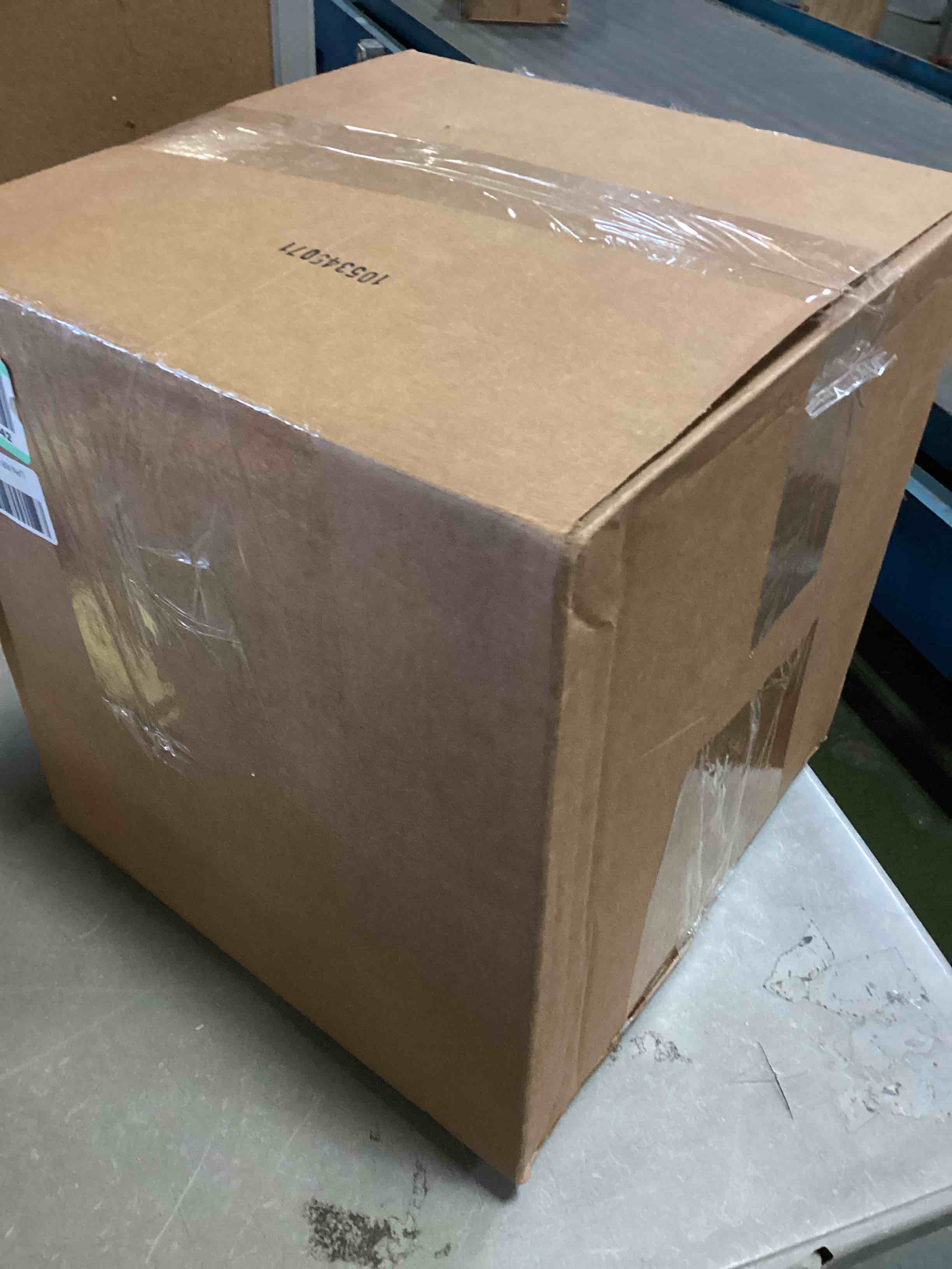 https://s3.amazonaws.com/lotting-images-prod/bidfta/RED4970307_1701981405713.jpeg