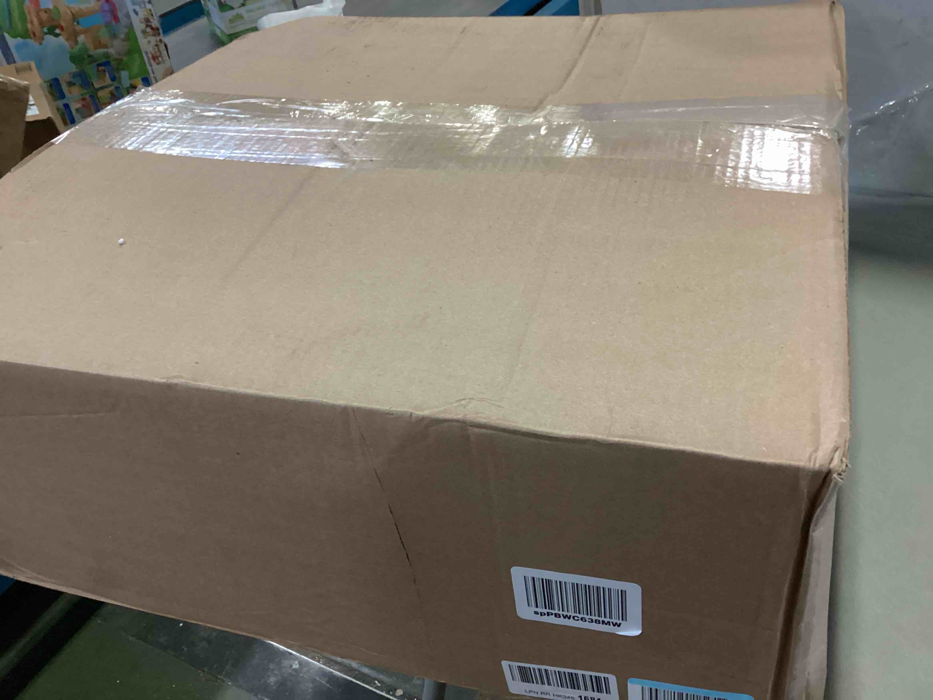 https://s3.amazonaws.com/lotting-images-prod/bidfta/RED4970372_1702045110768.jpeg