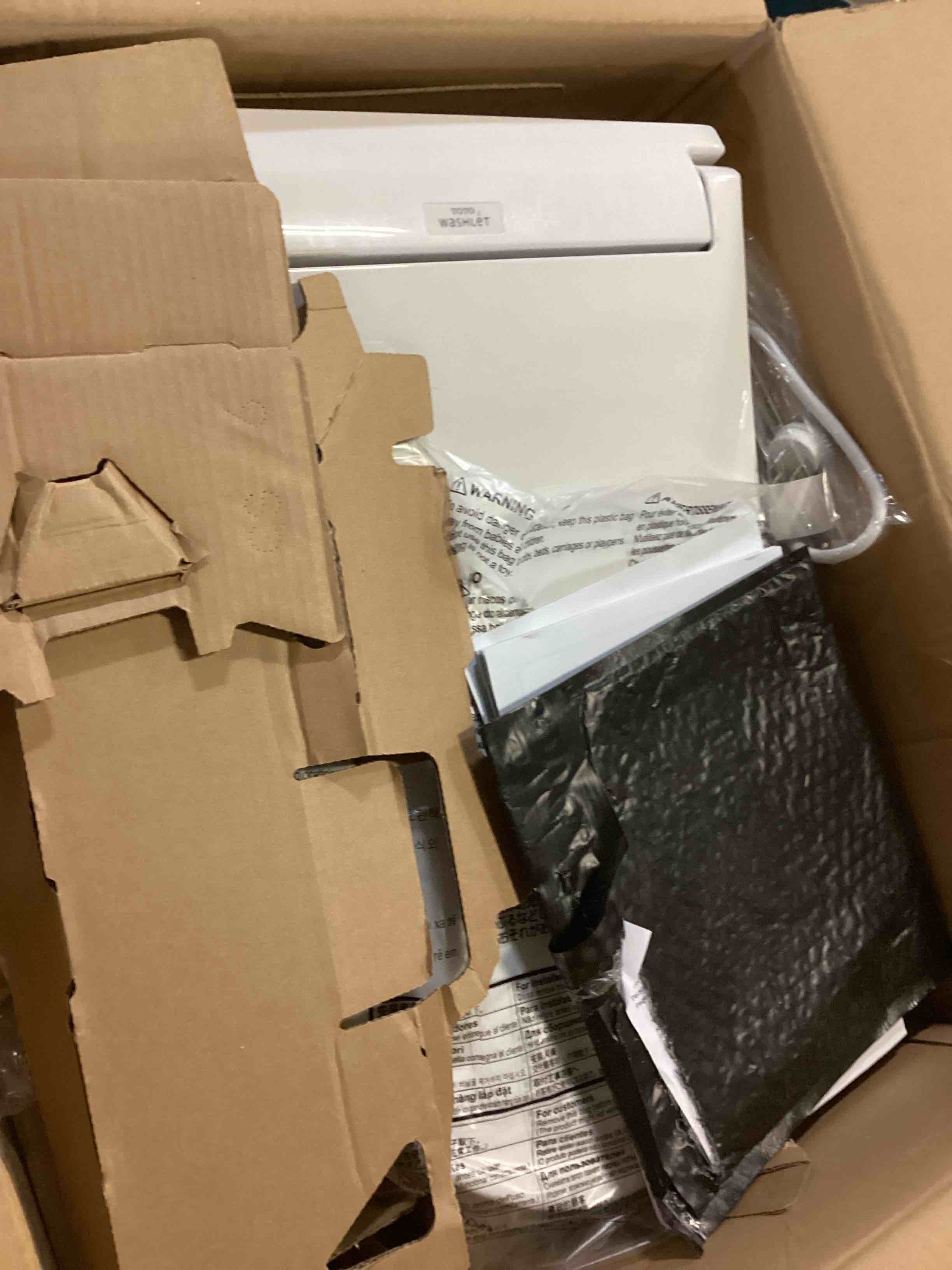 https://s3.amazonaws.com/lotting-images-prod/bidfta/RED4970392_1702047394263.jpeg