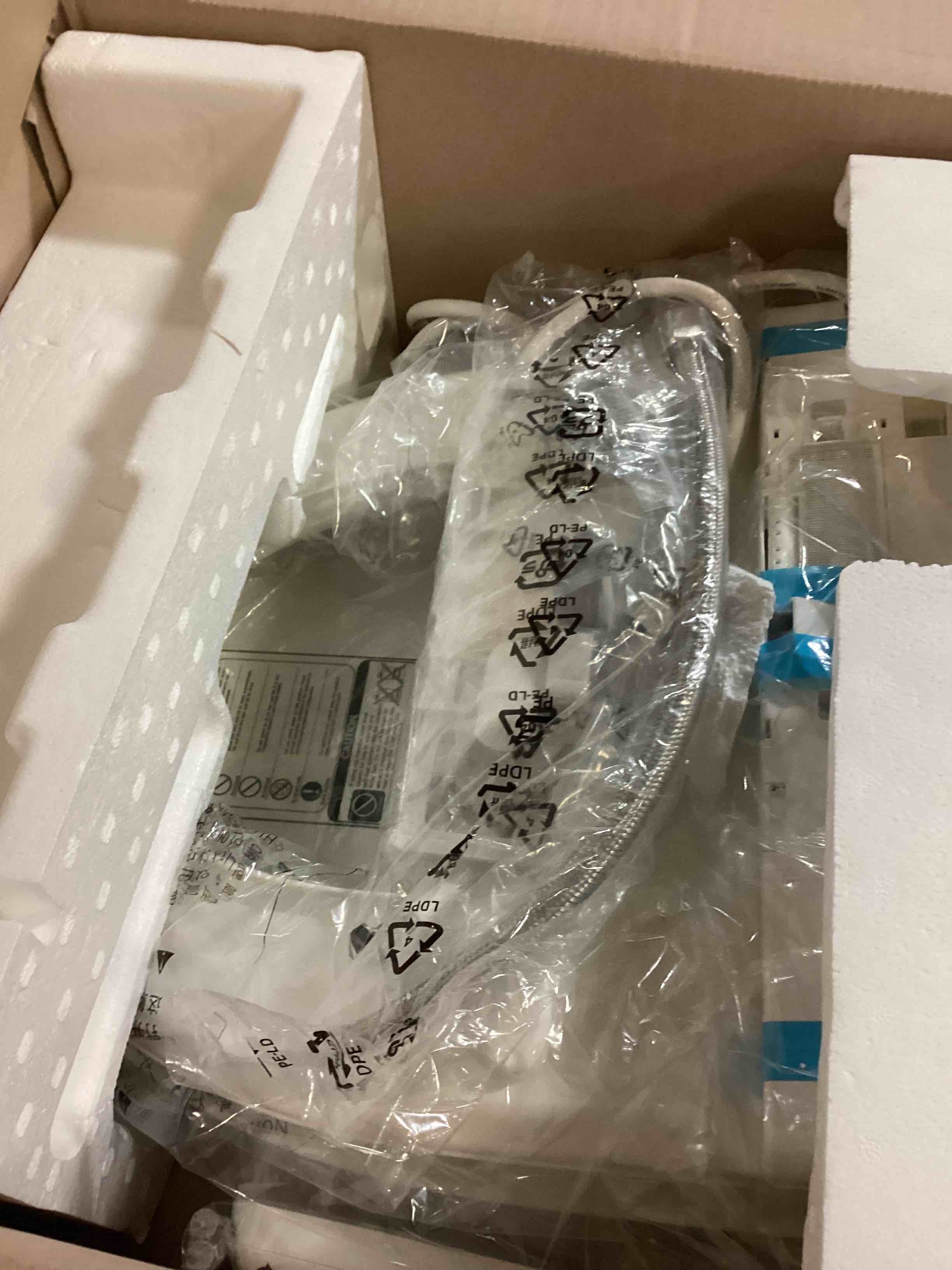 https://s3.amazonaws.com/lotting-images-prod/bidfta/RED4970564_1702302159917.jpeg