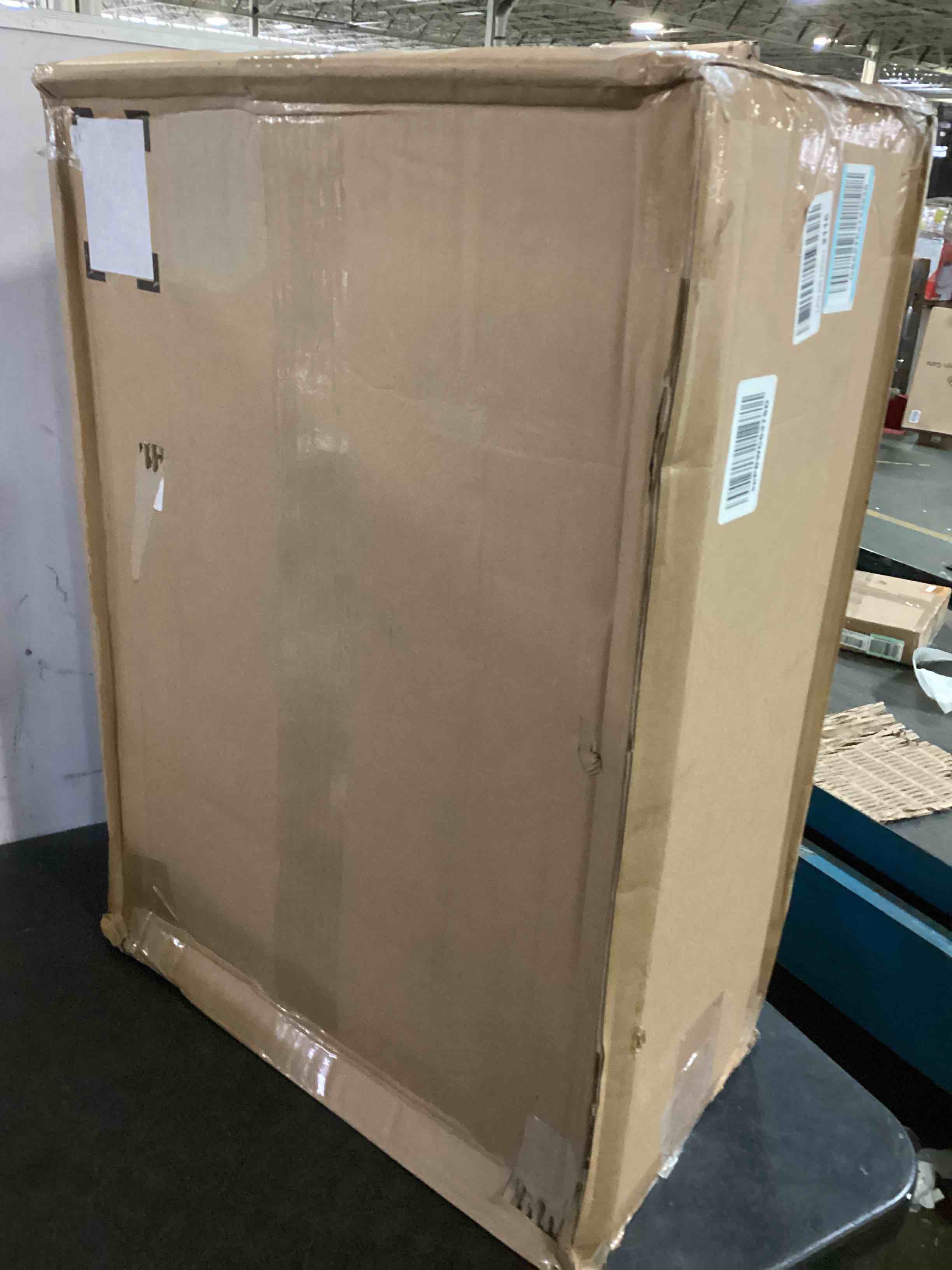 https://s3.amazonaws.com/lotting-images-prod/bidfta/RED4970614_1702308721409.jpeg
