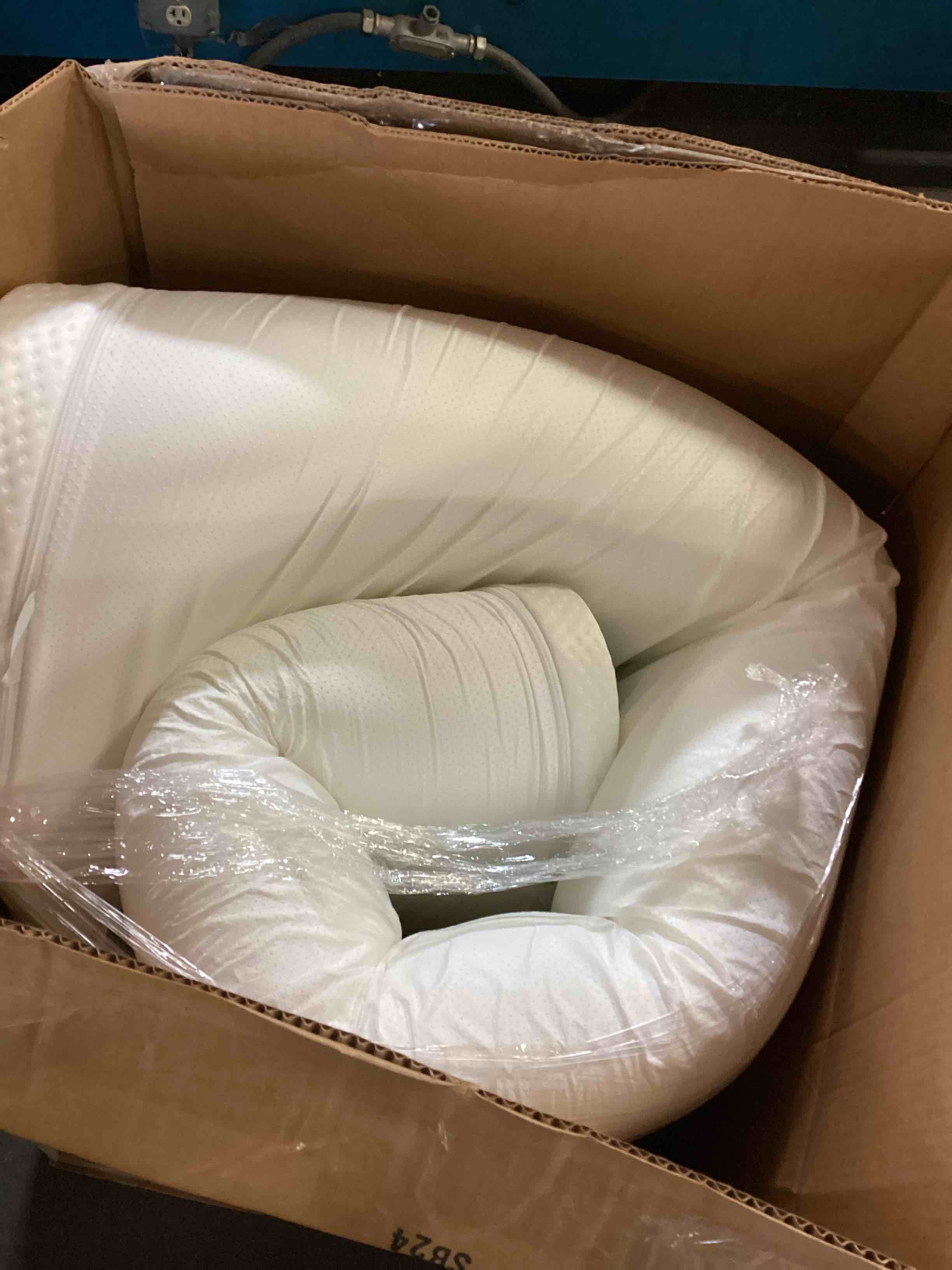 https://s3.amazonaws.com/lotting-images-prod/bidfta/RED4970711_1702323339231.jpeg