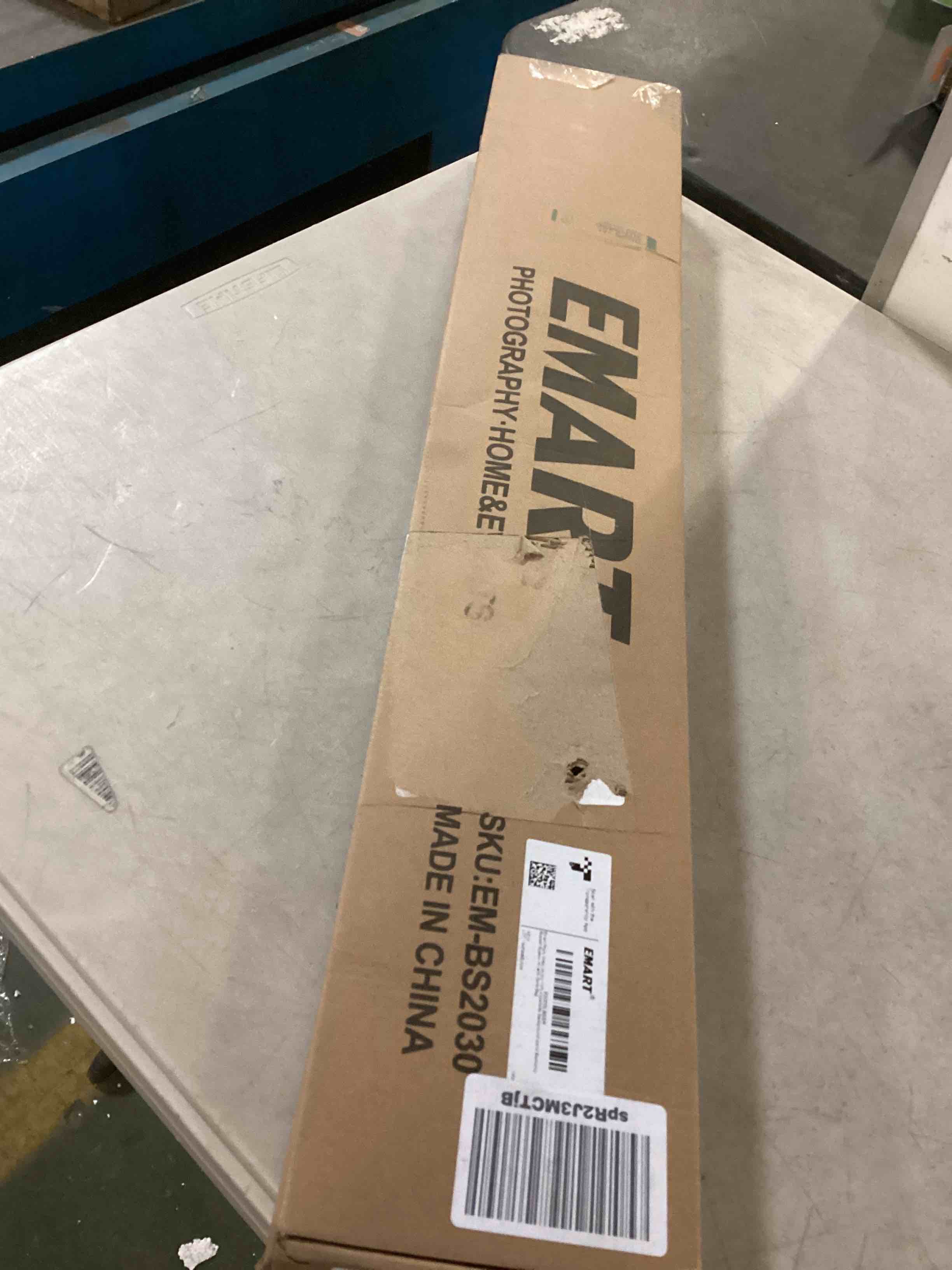 https://s3.amazonaws.com/lotting-images-prod/bidfta/RED4970851_1702399051233.jpeg