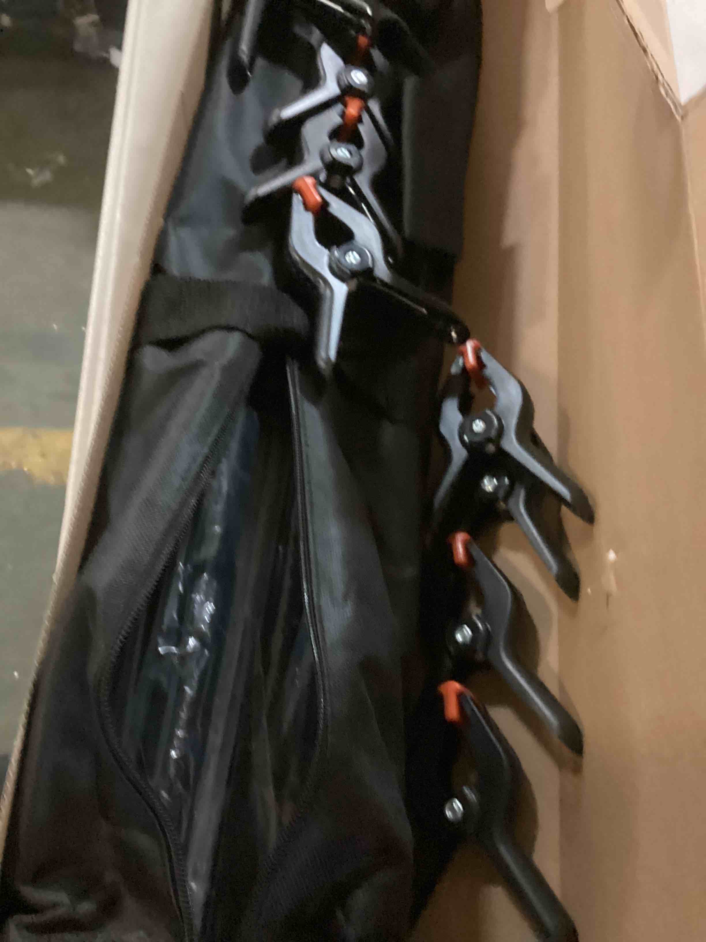 https://s3.amazonaws.com/lotting-images-prod/bidfta/RED4970851_1702399130113.jpeg